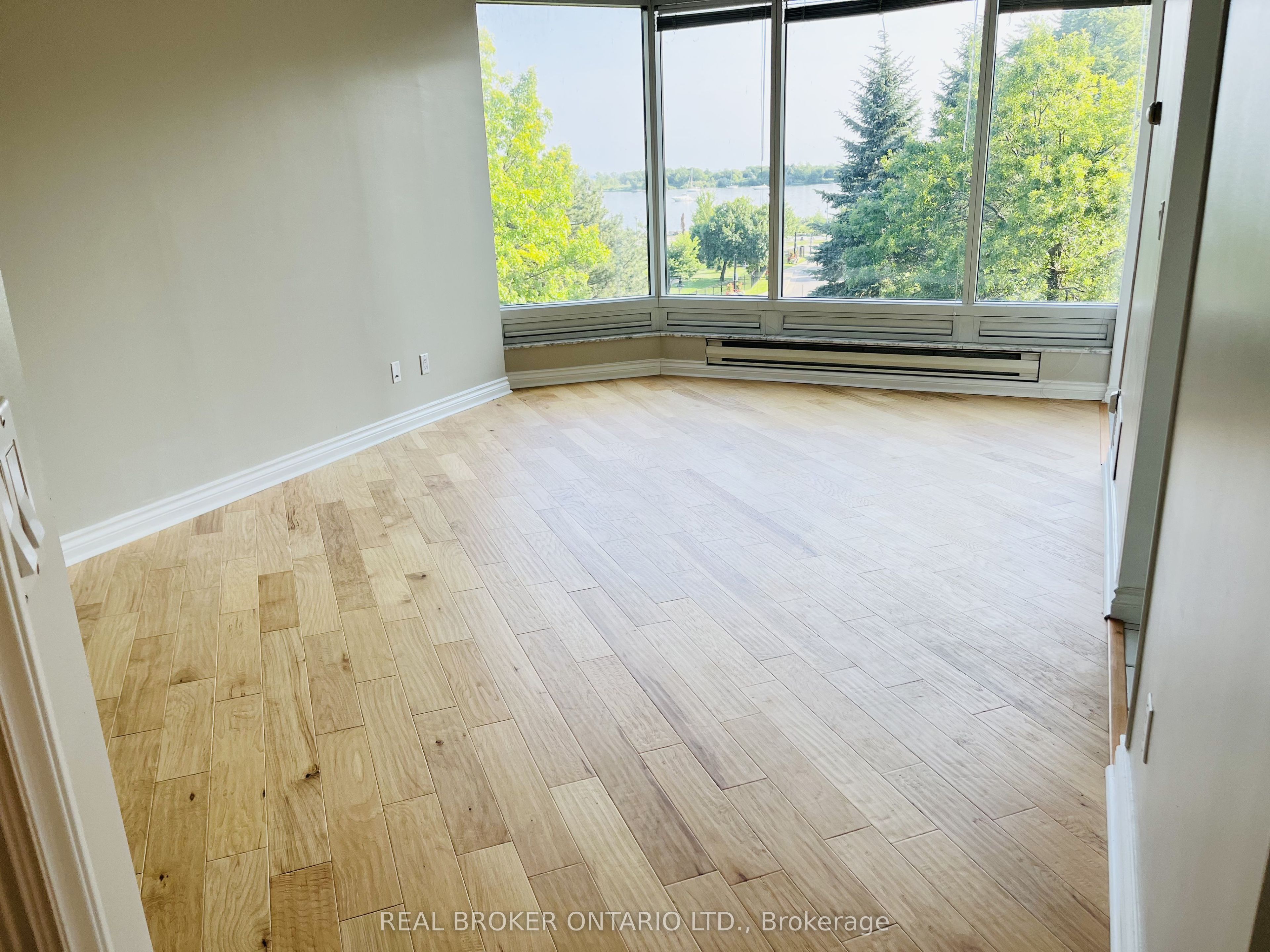 1 Palace Pier Court 304, Toronto, ON M8V 3W9 photo 3