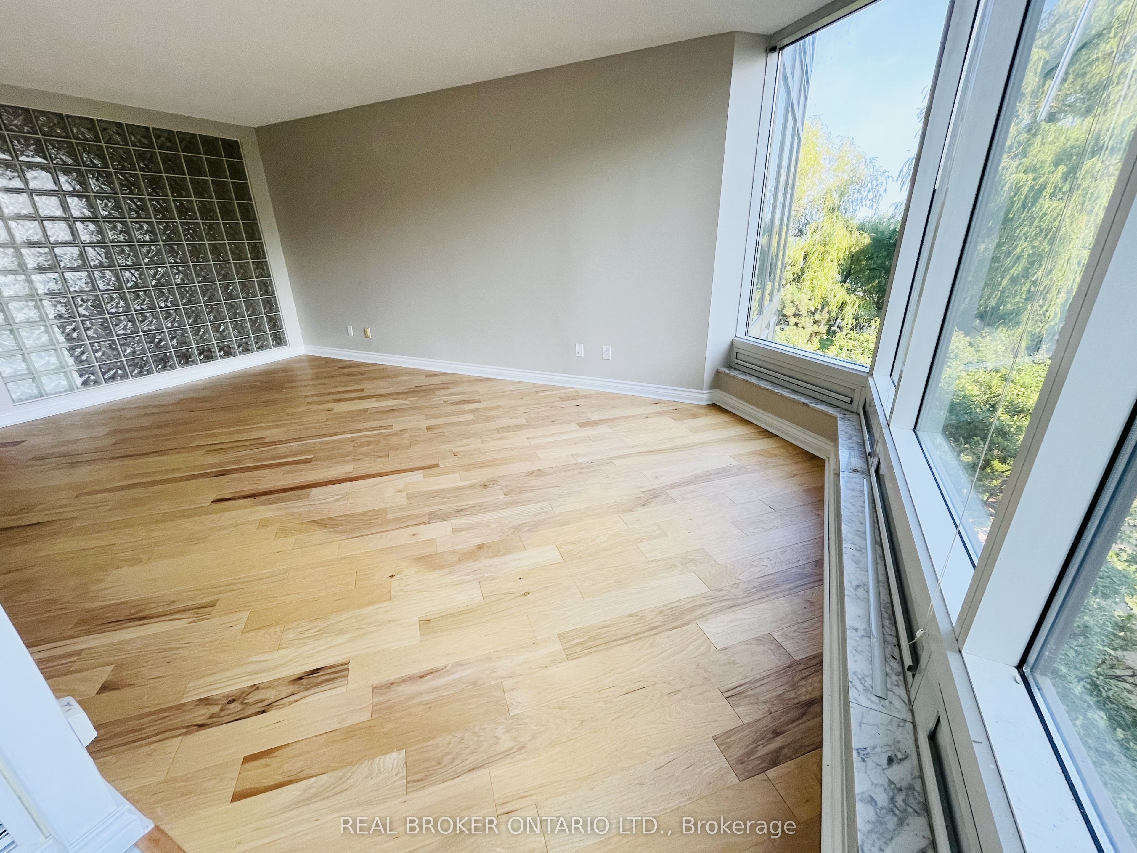 1 Palace Pier Court 304, Toronto, ON M8V 3W9 photo 4