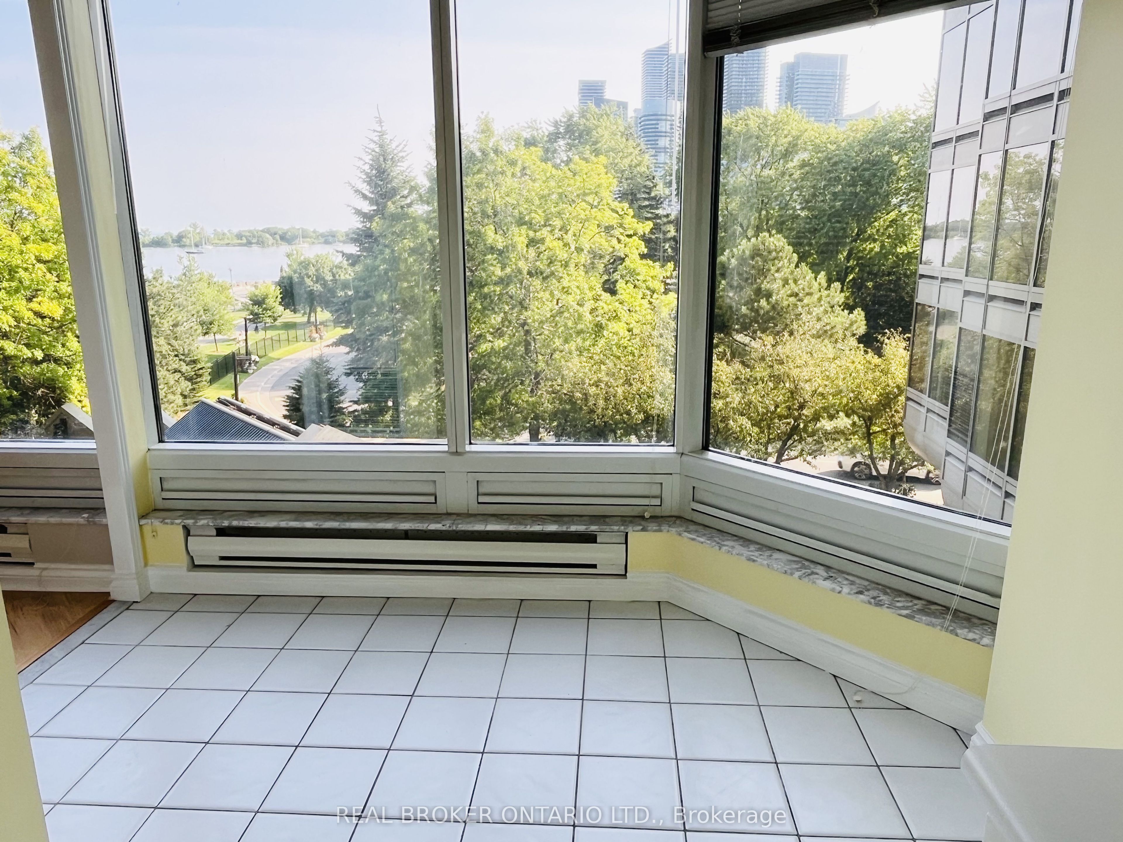 1 Palace Pier Court 304, Toronto, ON M8V 3W9 photo 5