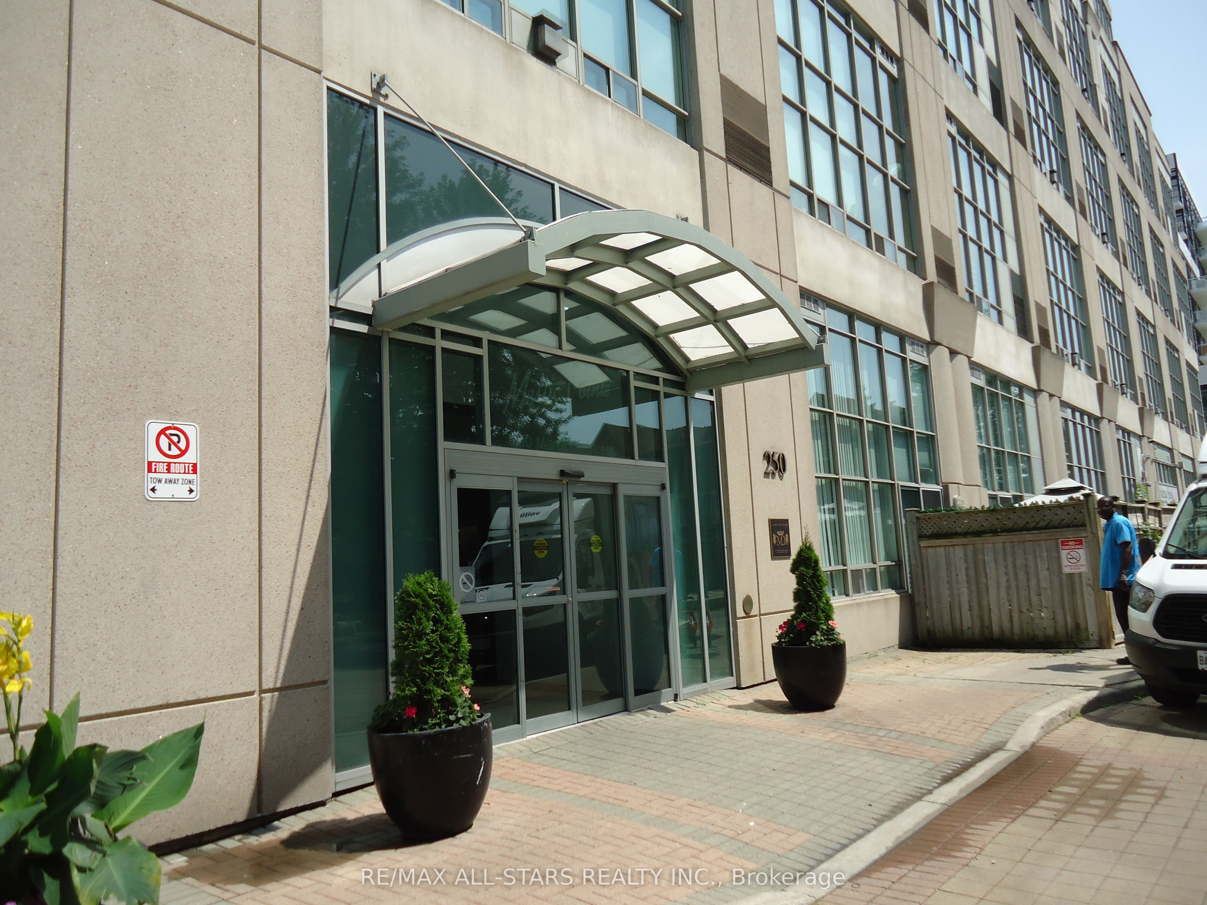 250 Manitoba Street 621, Toronto, ON M8Y 4G8