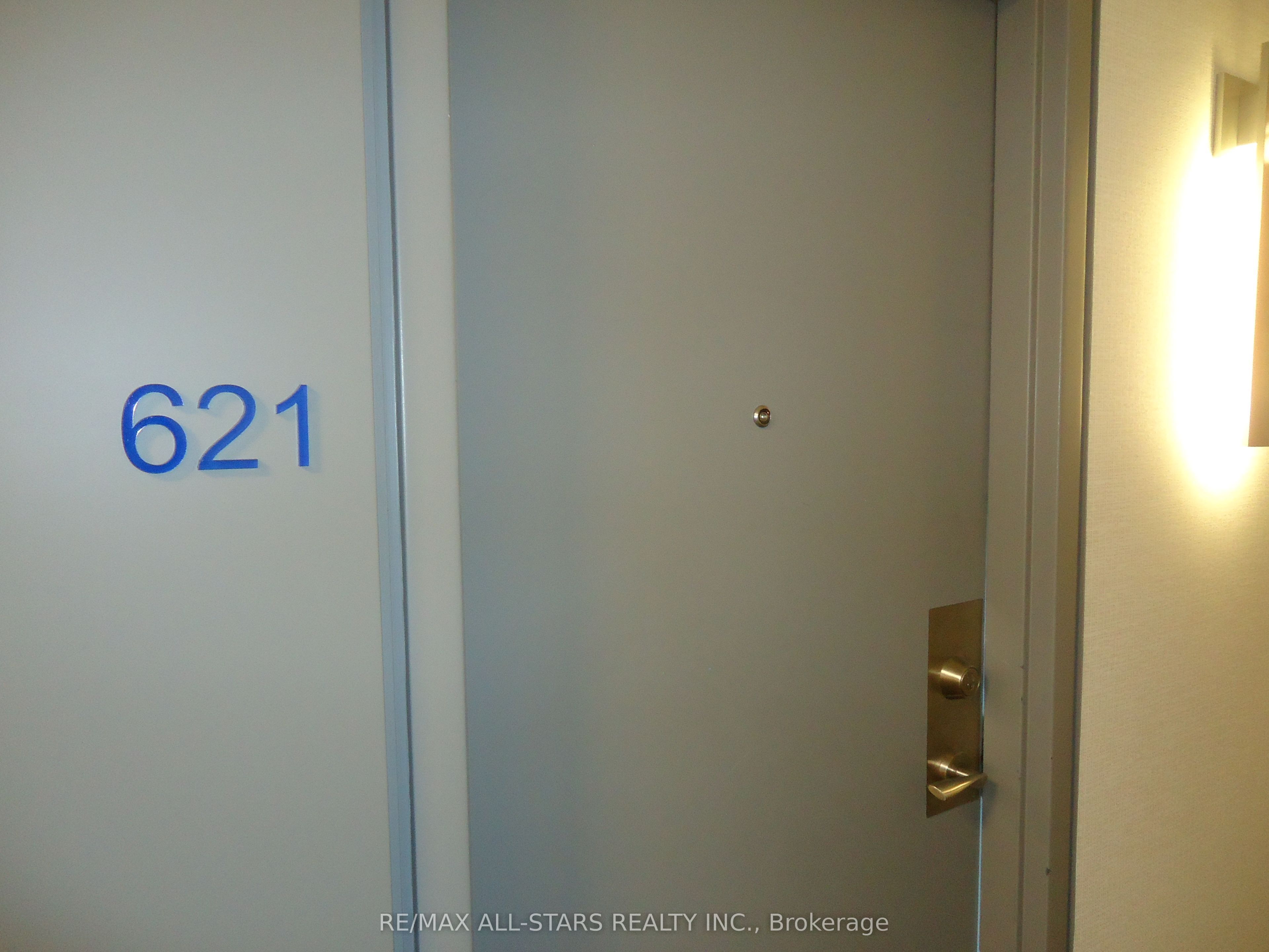 250 Manitoba Street 621, Toronto, ON M8Y 4G8 photo 3