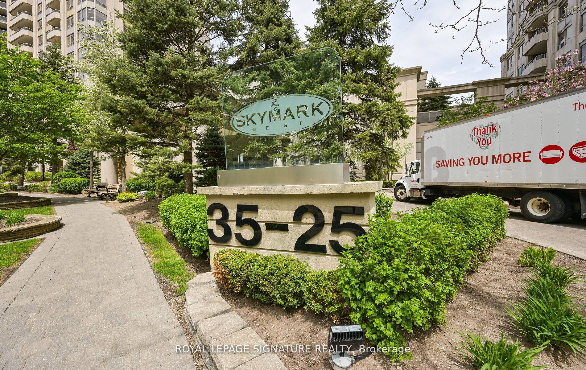 25 Kingsbridge Garden Circle 1126, Mississauga, ON L5R 4B1 photo 2