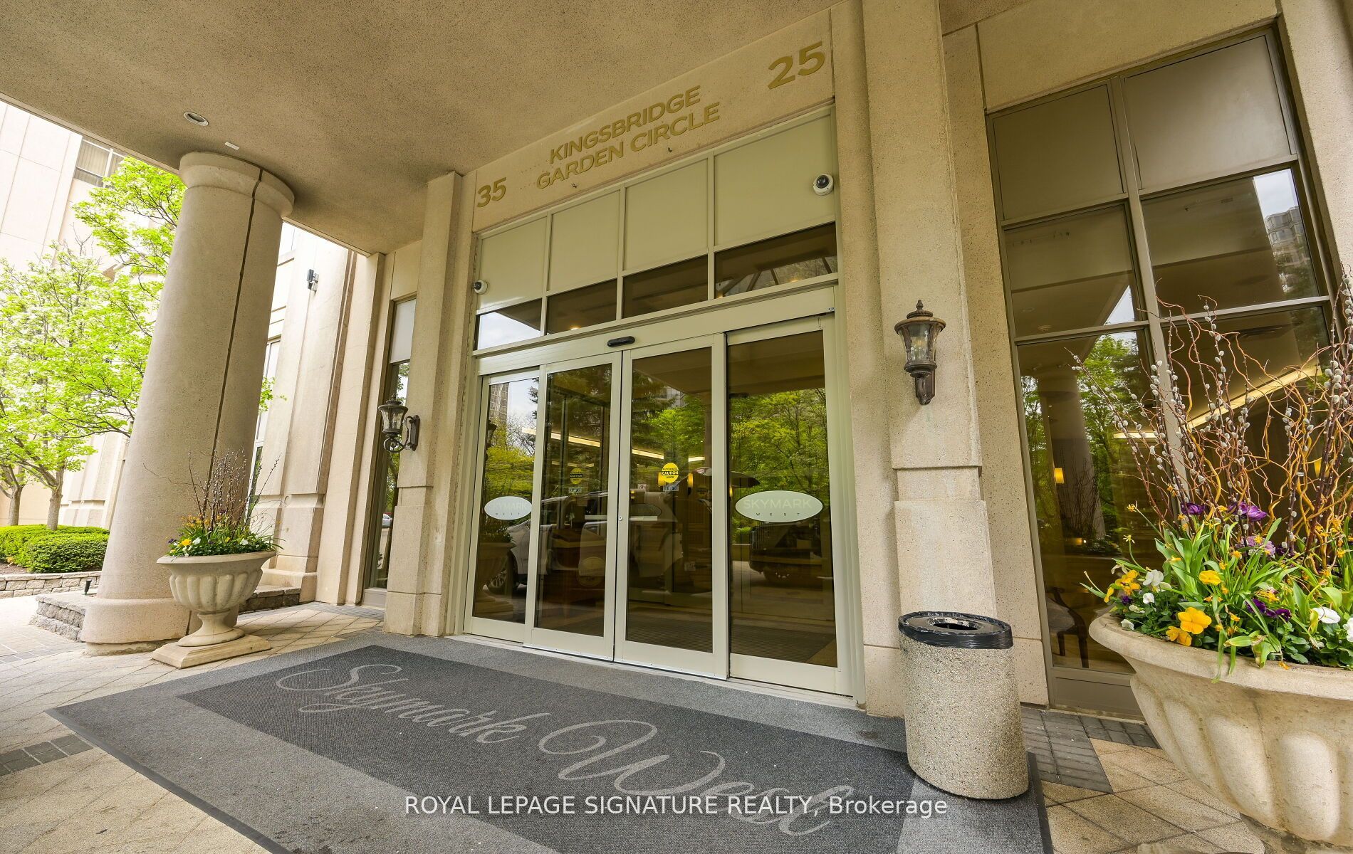 25 Kingsbridge Garden Circle 1126, Mississauga, ON L5R 4B1 photo 3