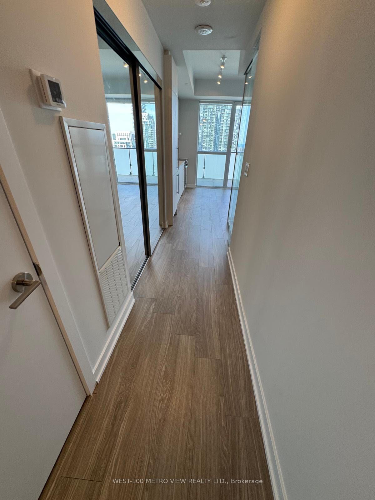 430 Square One Drive 2404, Mississauga, ON L5B 0L6 photo 4