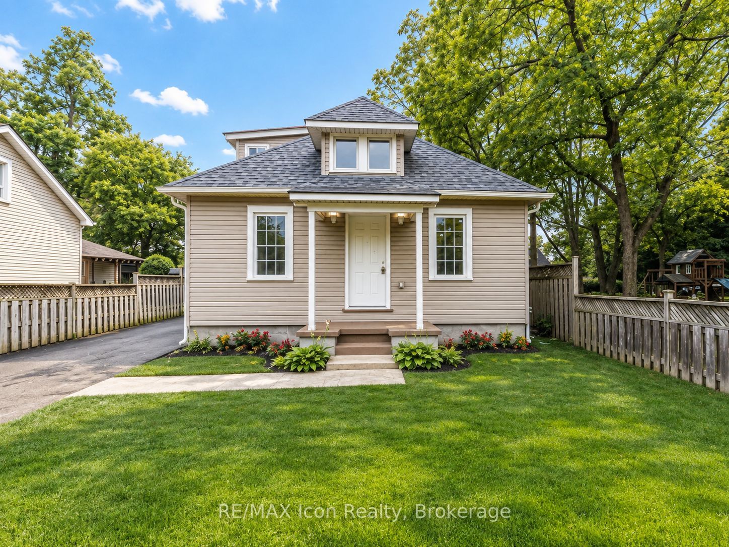 1270 Spring Gardens Road, Burlington, ON L7T 1J8