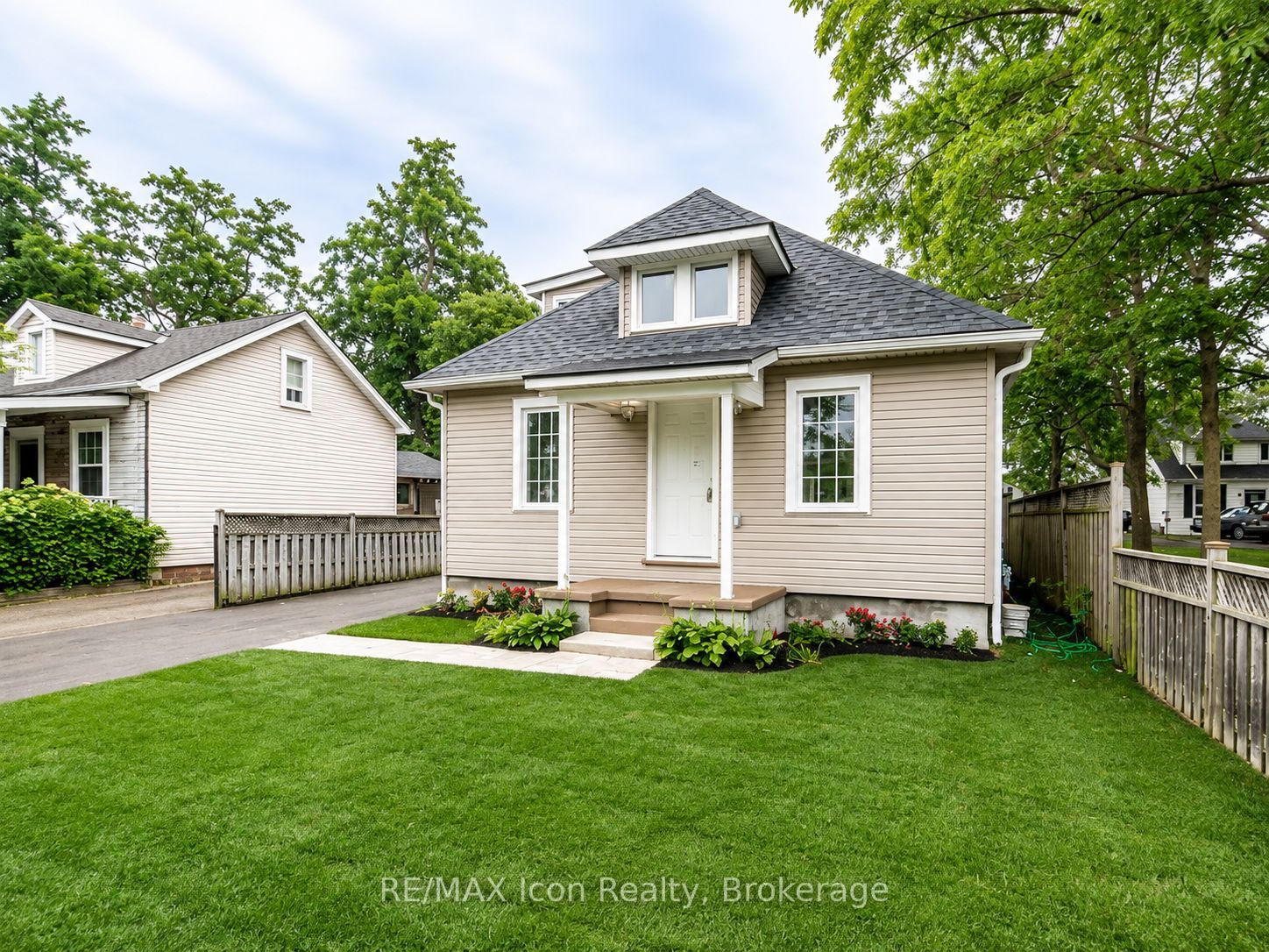 1270 Spring Gardens Road, Burlington, ON L7T 1J8 photo 2