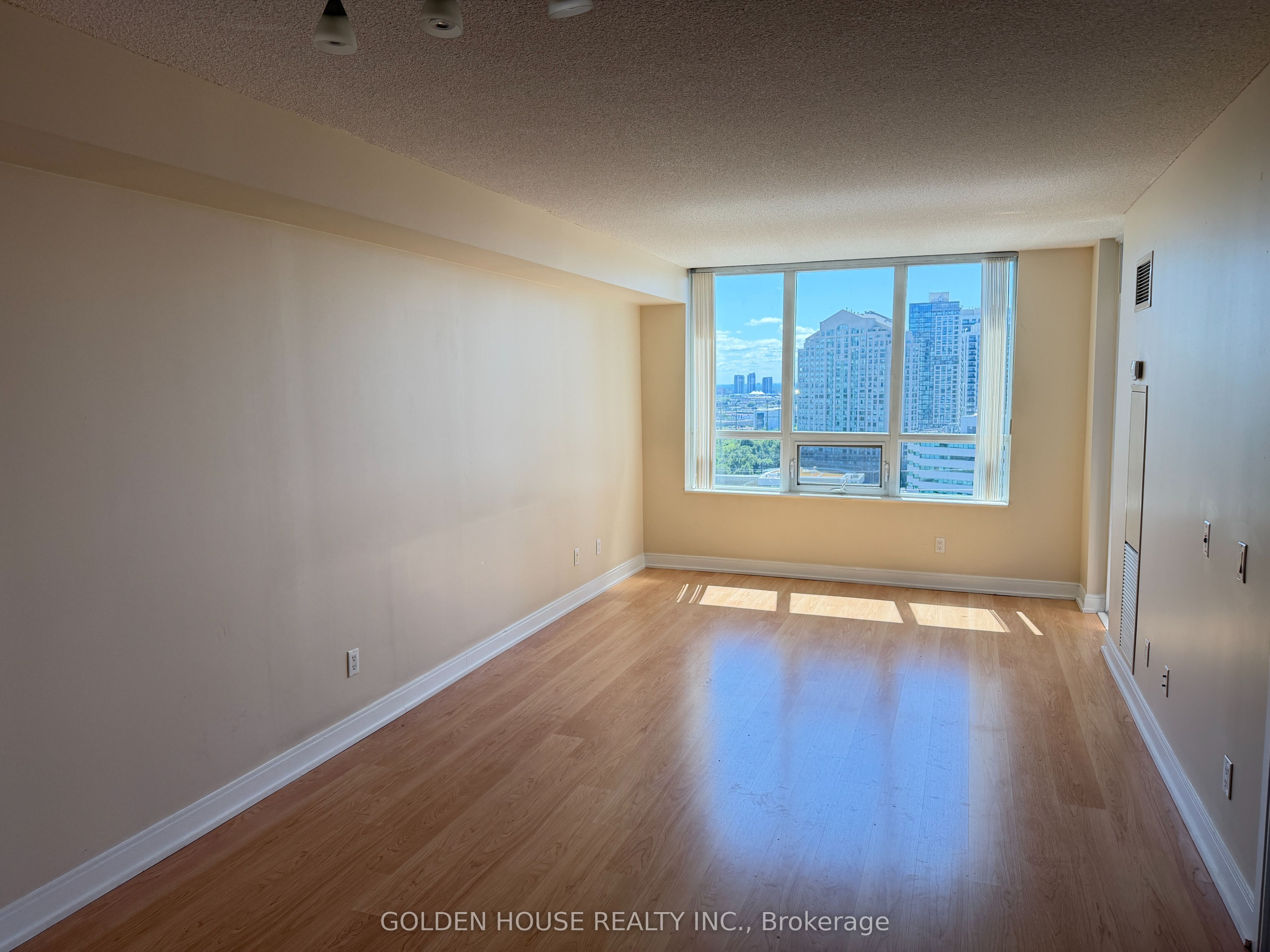 35 Viking Lane 1838, Toronto, ON M9B 0A2 photo 3