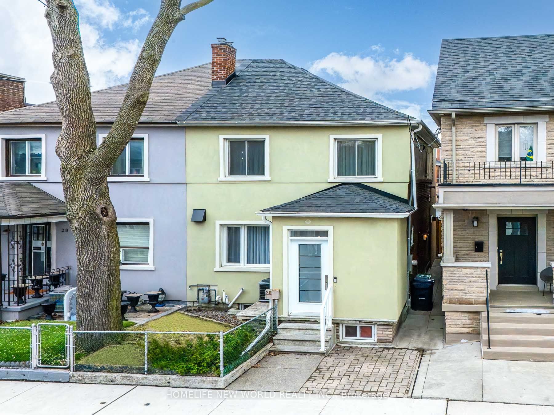 30 Carling Avenue, Toronto, ON M6G 3S1