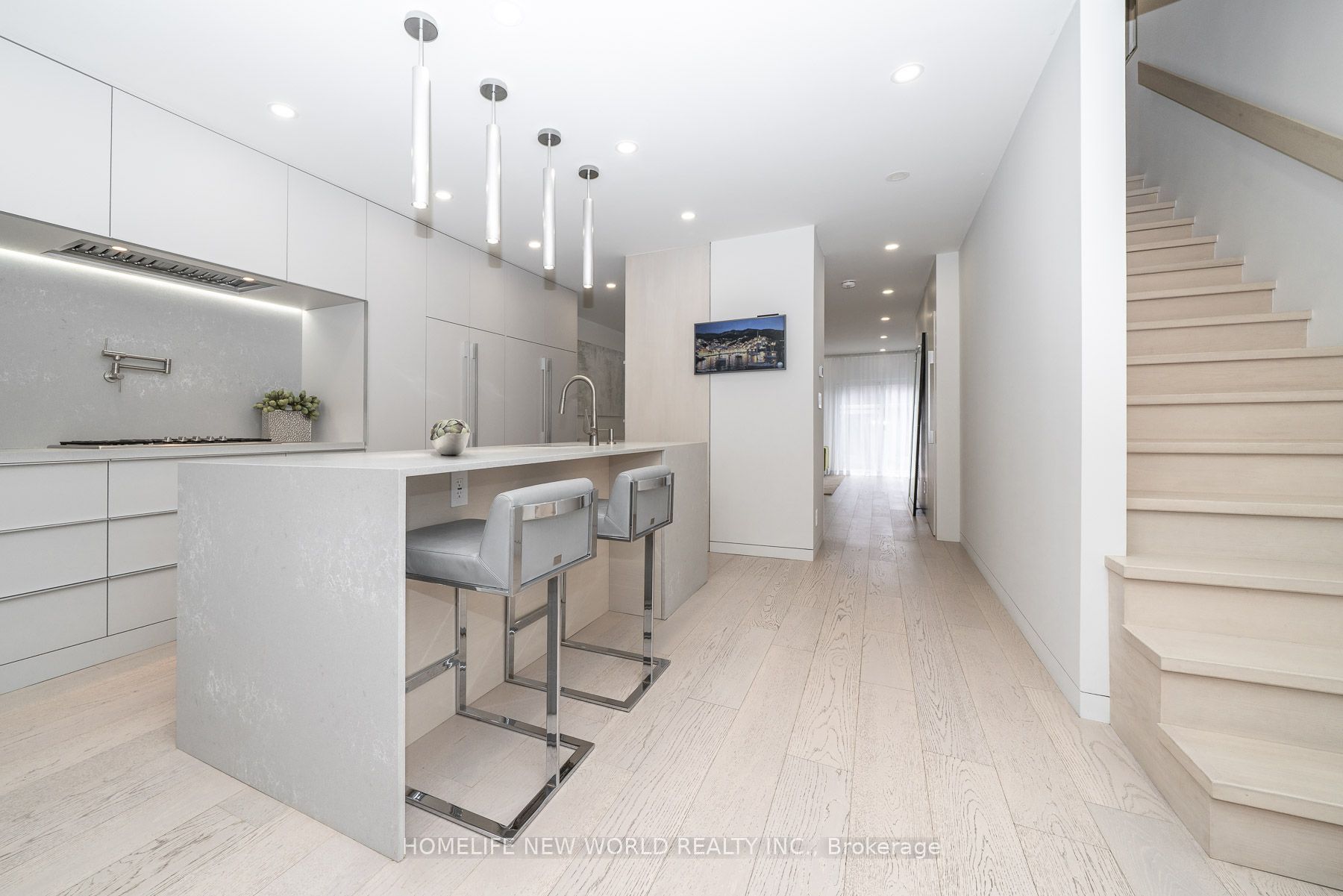 30 Carling Avenue, Toronto, ON M6G 3S1 photo 3