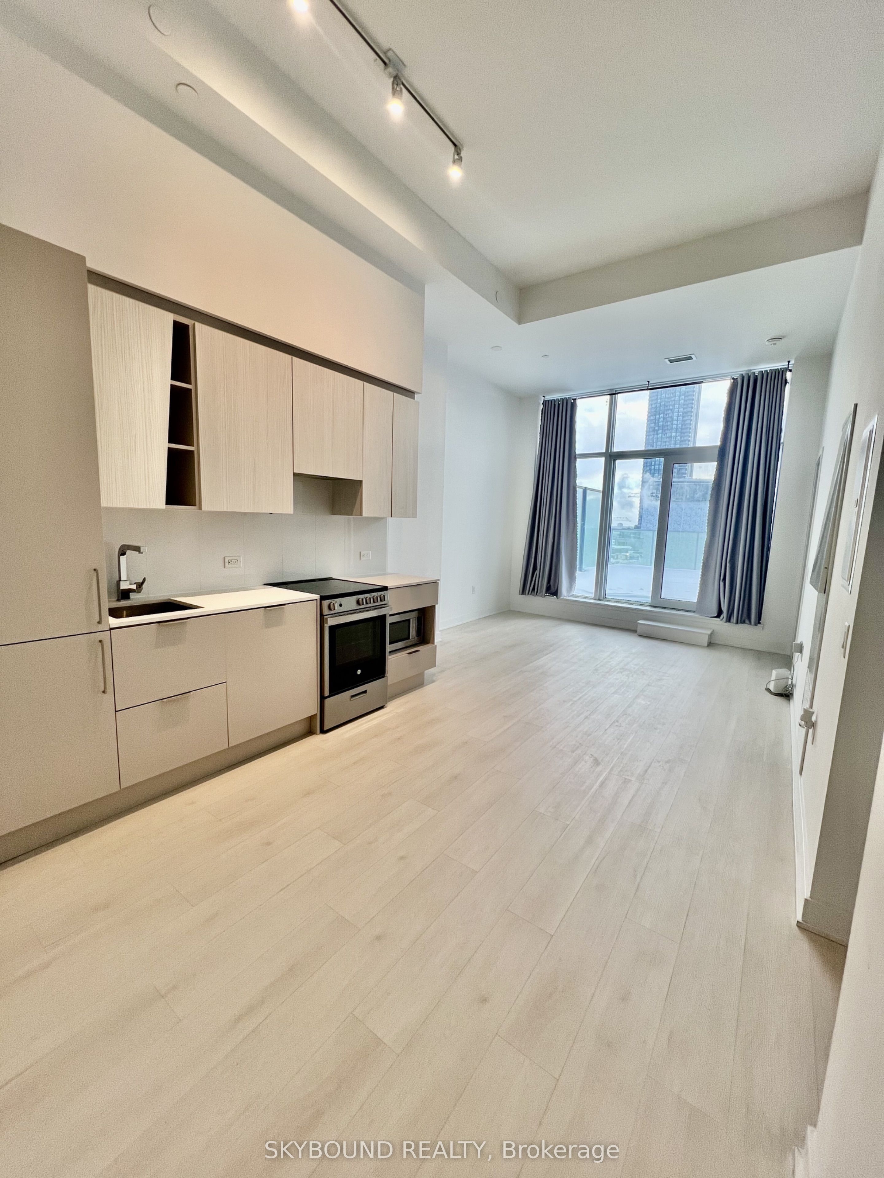 3900 Confederation Parkway 529, Mississauga, ON L5B 0K7