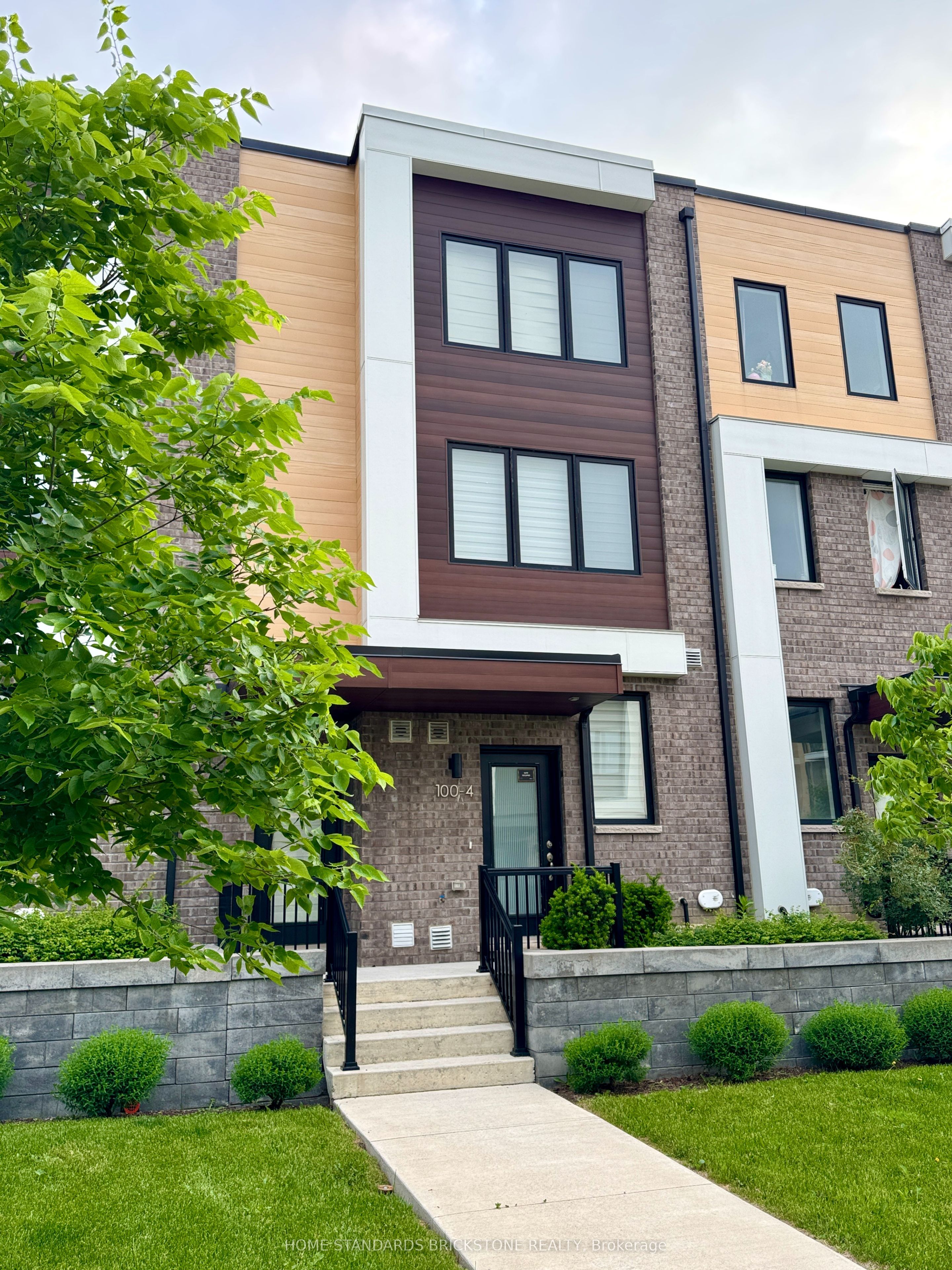 100 Stanley Green Boulevard 4, Toronto, ON M3K 0C8