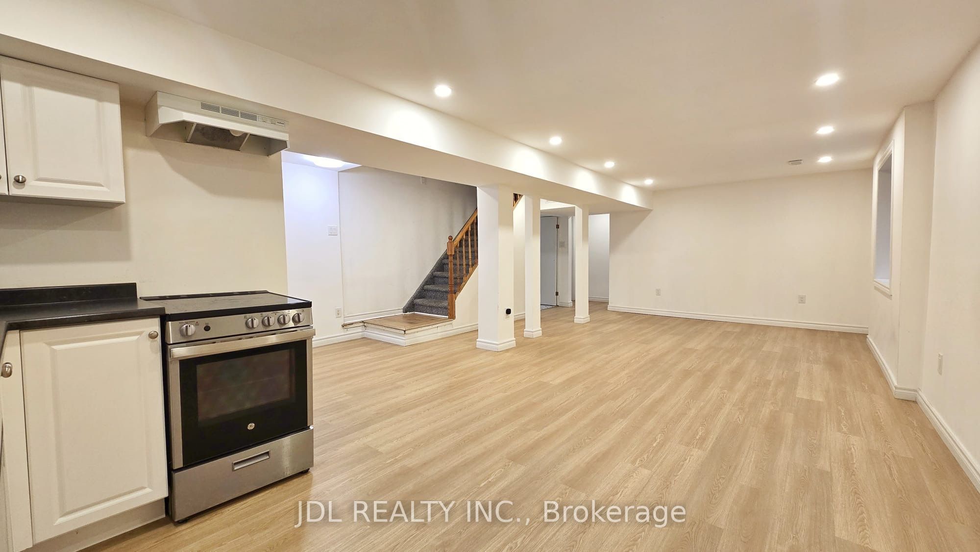 3769 Brandon Gate Drive, Mississauga, ON L4T 3N1 photo 2