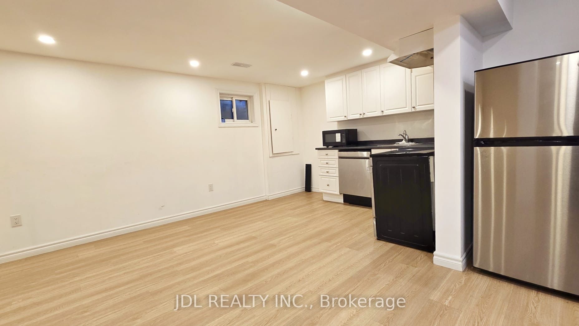 3769 Brandon Gate Drive, Mississauga, ON L4T 3N1 photo 4