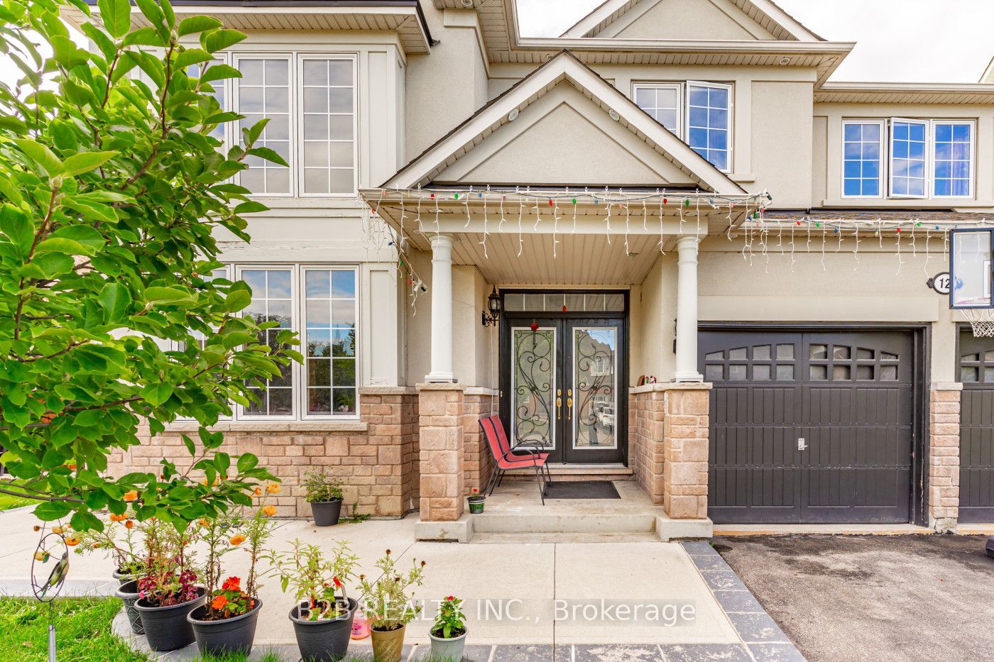 12 VALLEYWEST Road, Brampton, ON L6P 2J9 photo 2