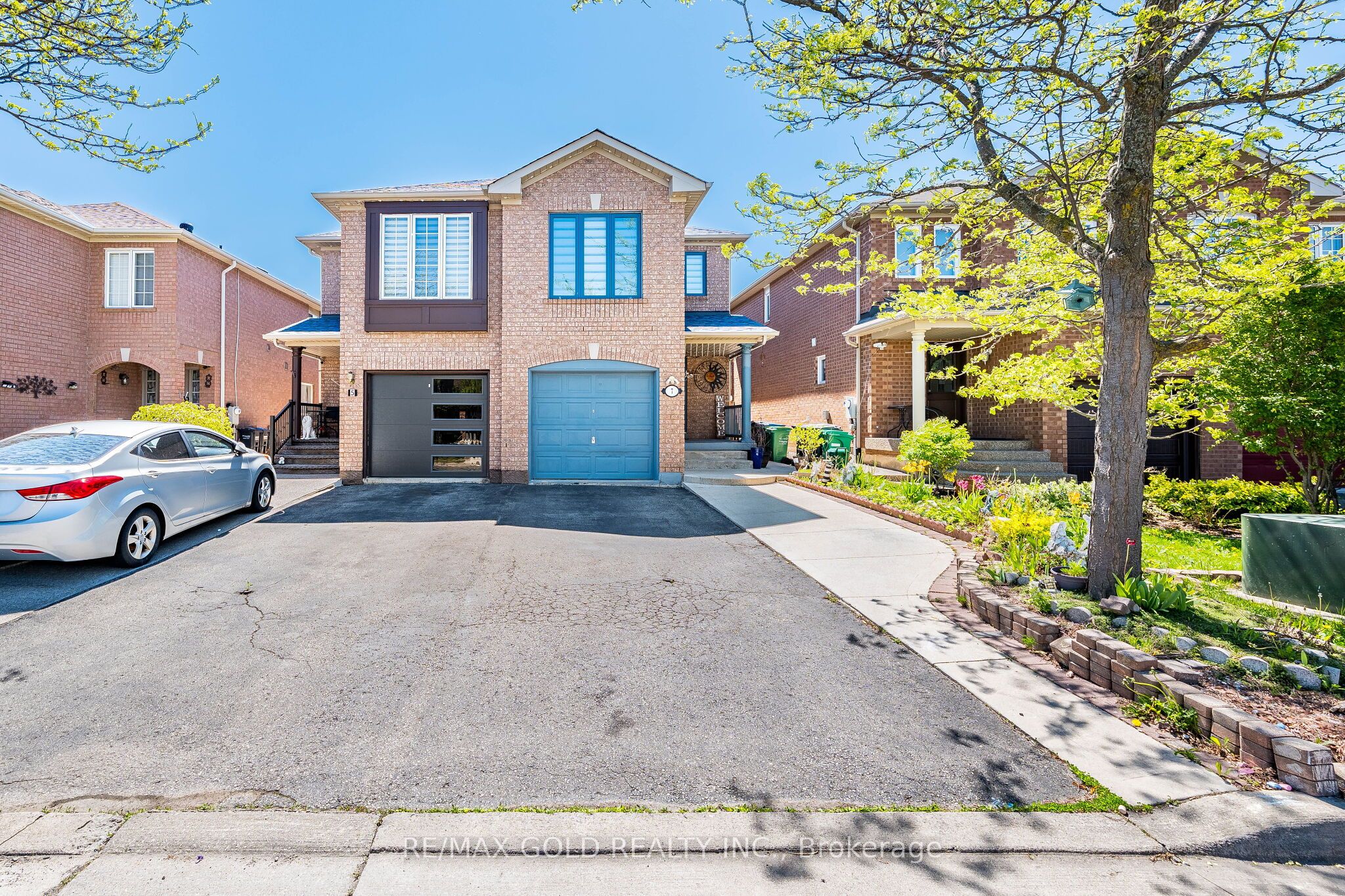 7 Roadmaster Lane, Brampton, ON L7A 3A9 photo 2