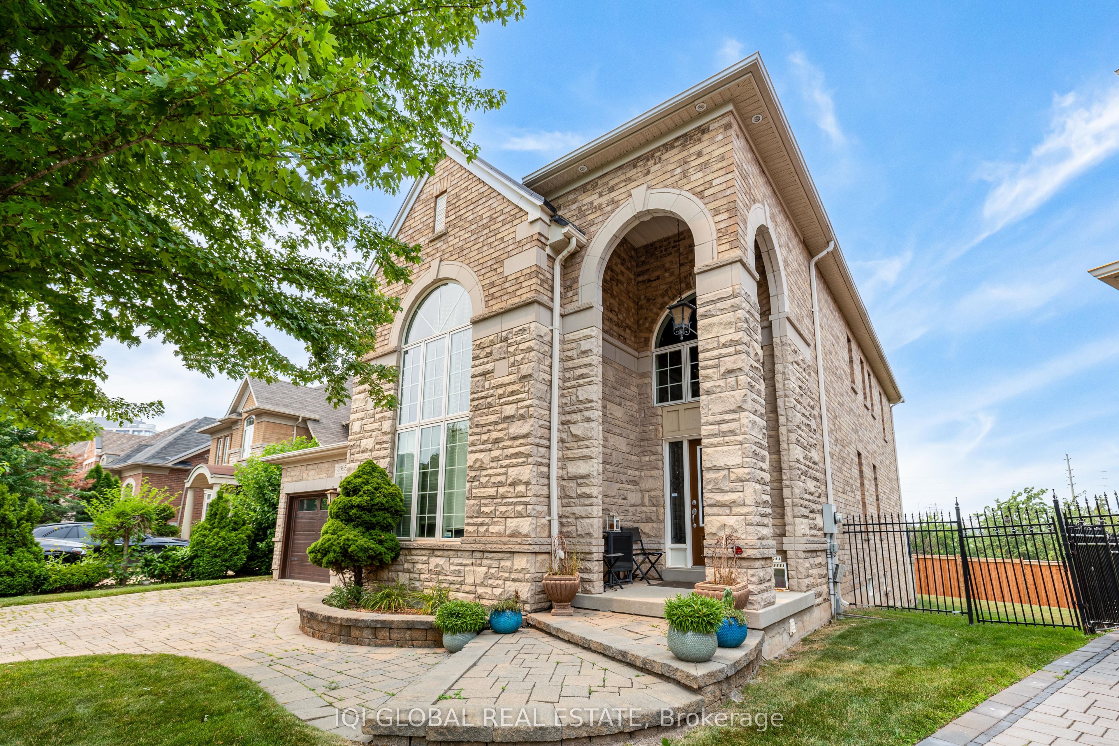 2395 Lyndhurst Drive, Oakville, ON L6H 7V7 photo 3