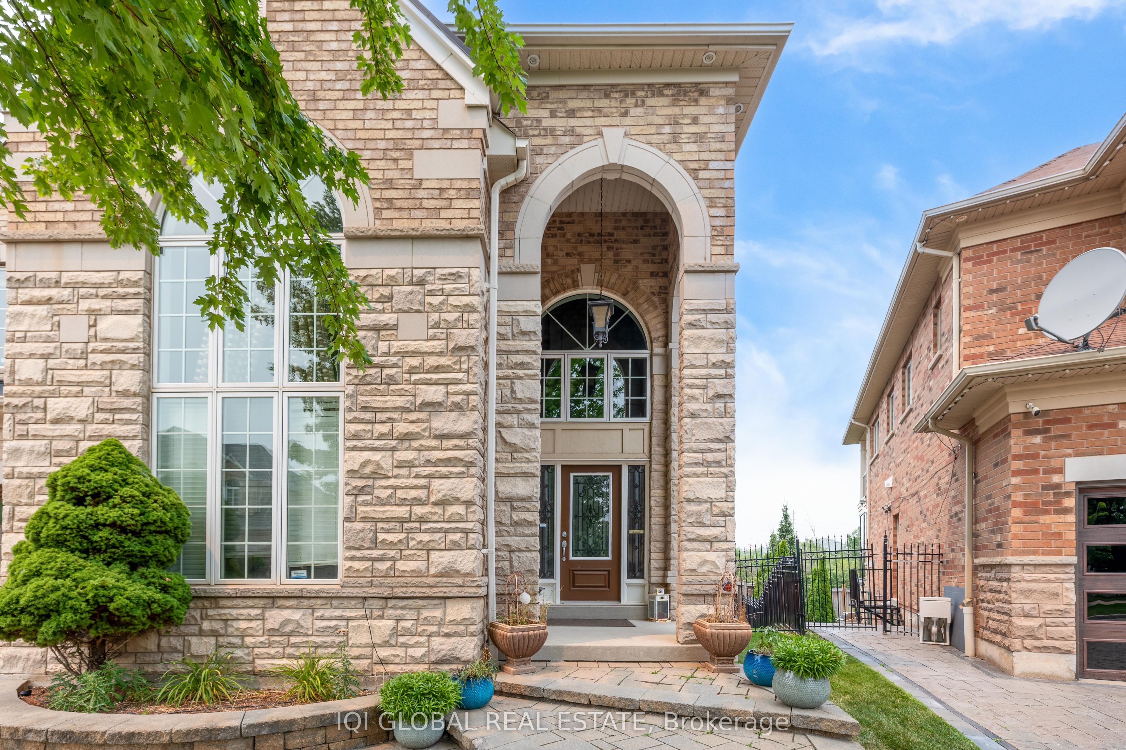 2395 Lyndhurst Drive, Oakville, ON L6H 7V7 photo 4