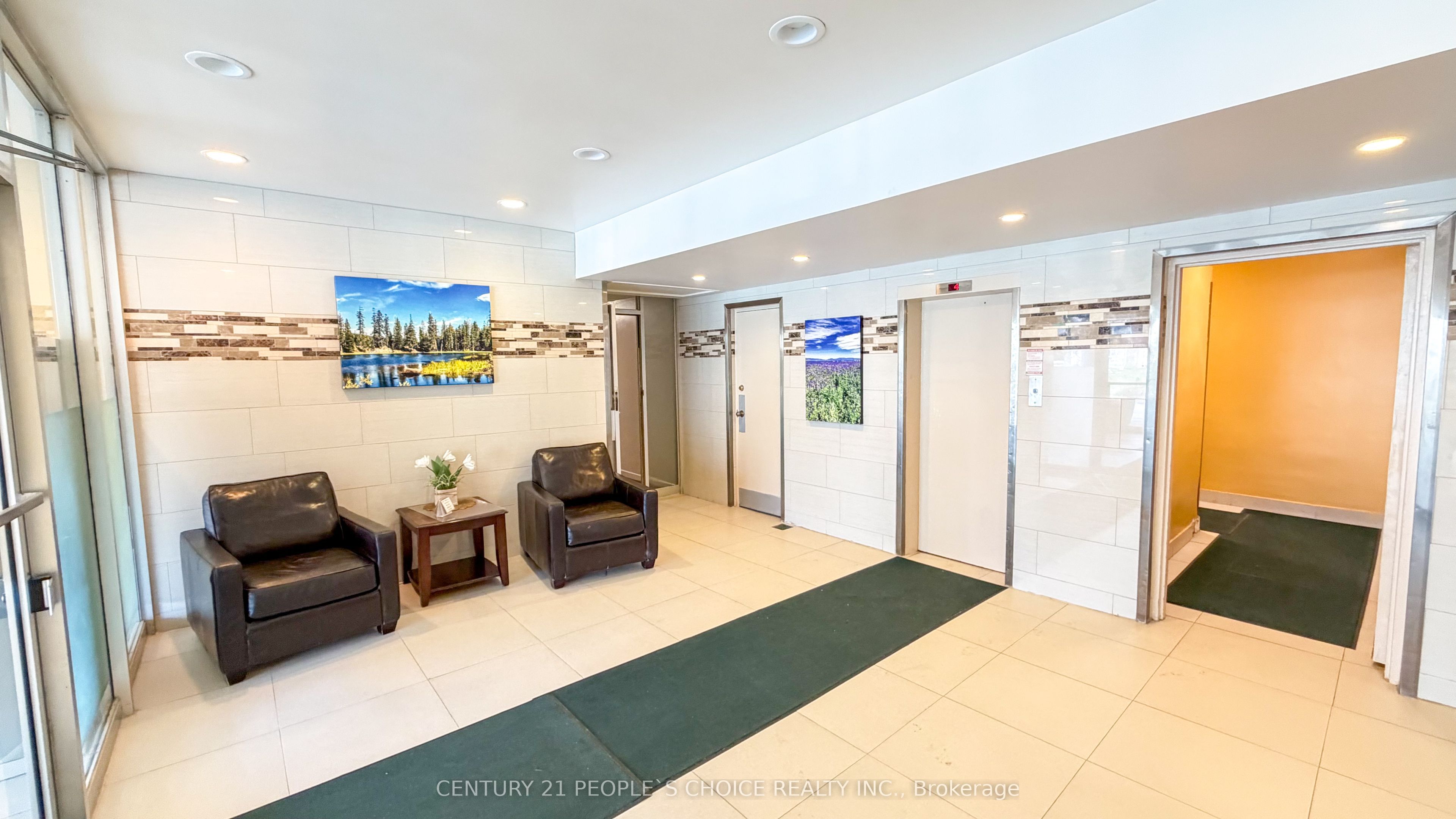2485 Woking Crescent 201, Mississauga, ON L5K 1Z6 photo 2