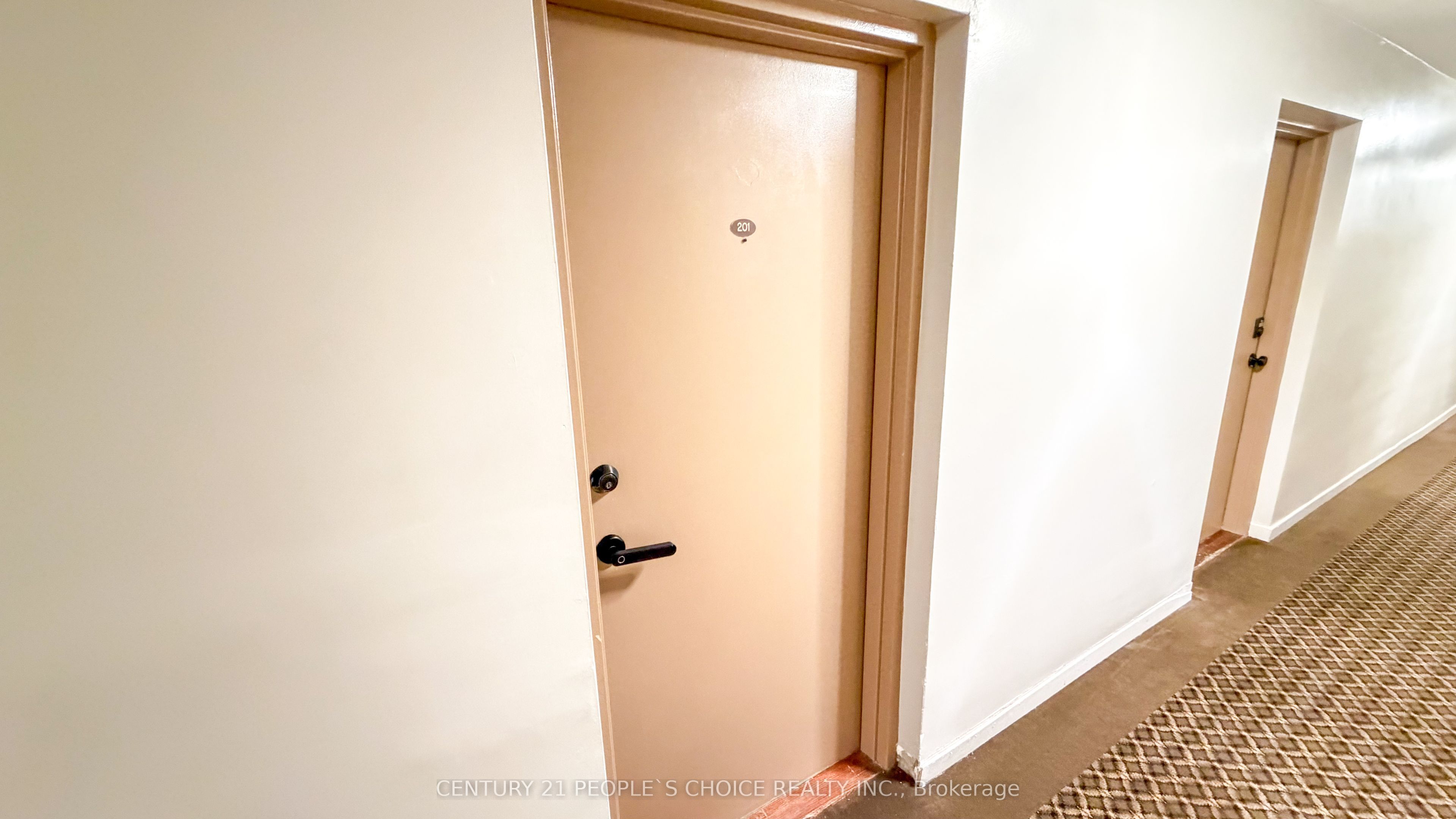 2485 Woking Crescent 201, Mississauga, ON L5K 1Z6 photo 4