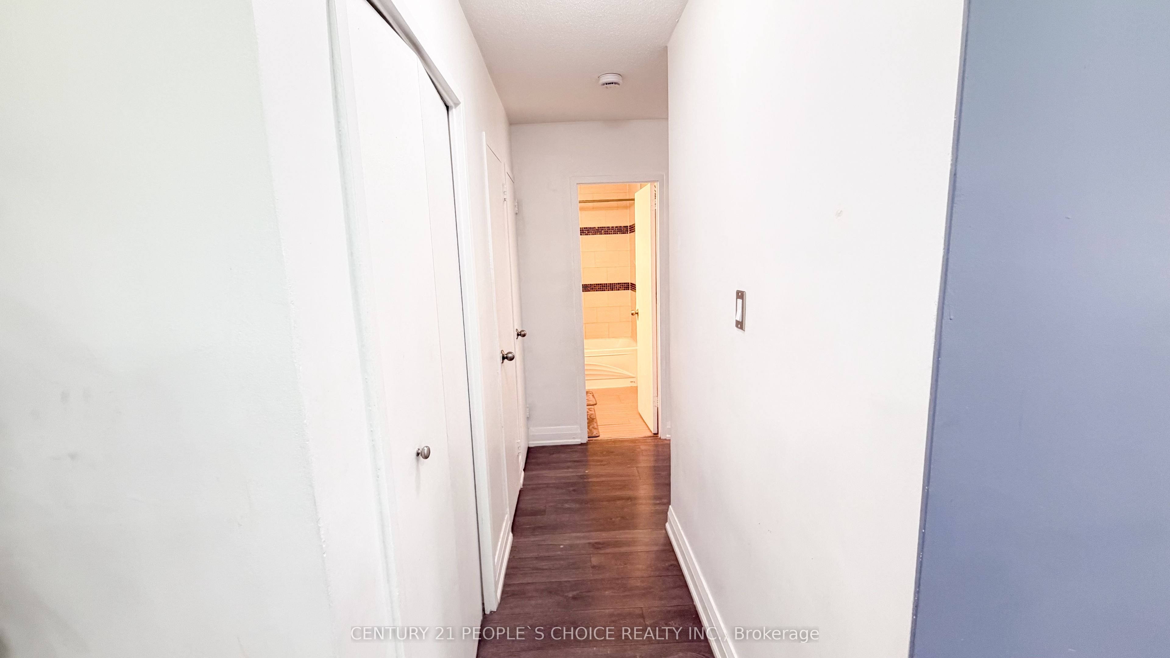 2485 Woking Crescent 201, Mississauga, ON L5K 1Z6 photo 5