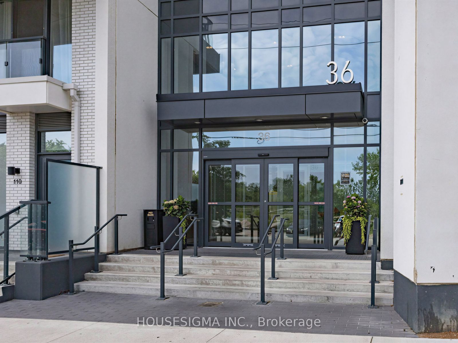 36 Zorra Street 1907, Toronto, ON M8Z 0G5 photo 2