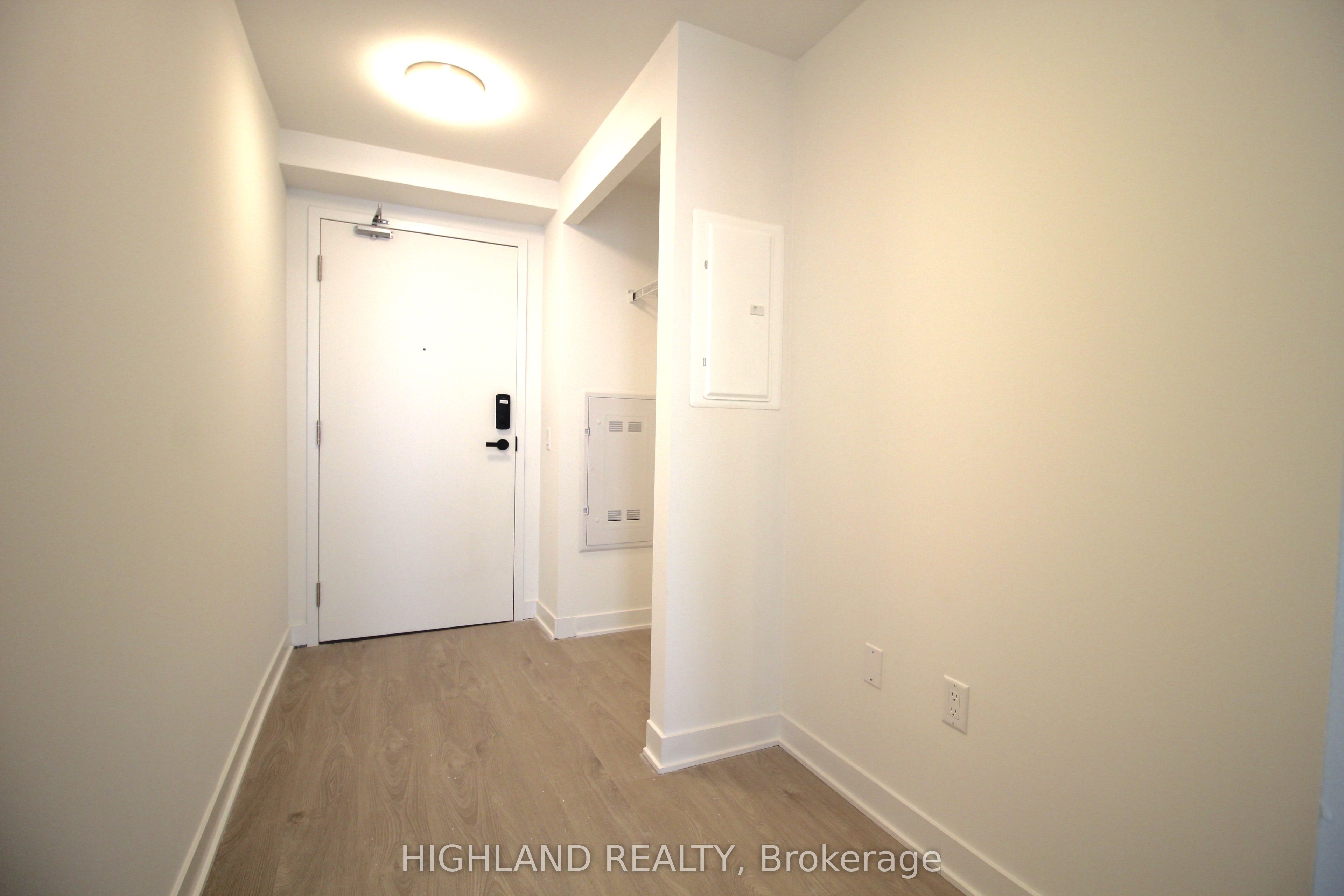 3900 Confederation Parkway 5502, Mississauga, ON L5B 0M3 photo 2