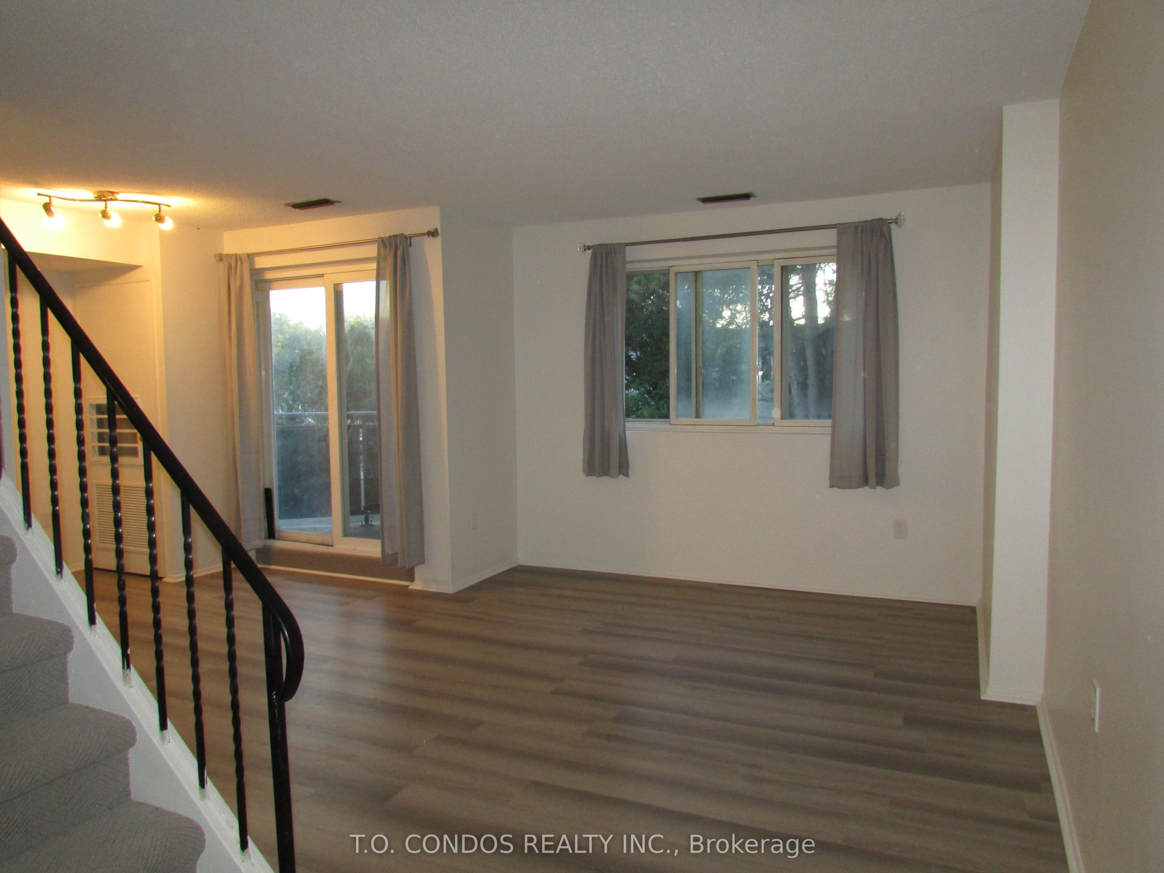 2001 Bonnymede Drive 213, Mississauga, ON L5J 4H8 photo 2
