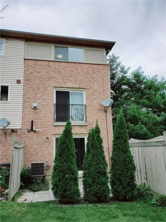 5055 Heatherleigh Avenue 40, Mississauga, ON L5V 2R5 photo 3