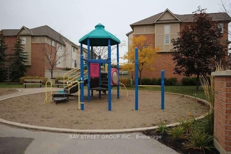 5055 Heatherleigh Avenue 40, Mississauga, ON L5V 2R5 photo 4
