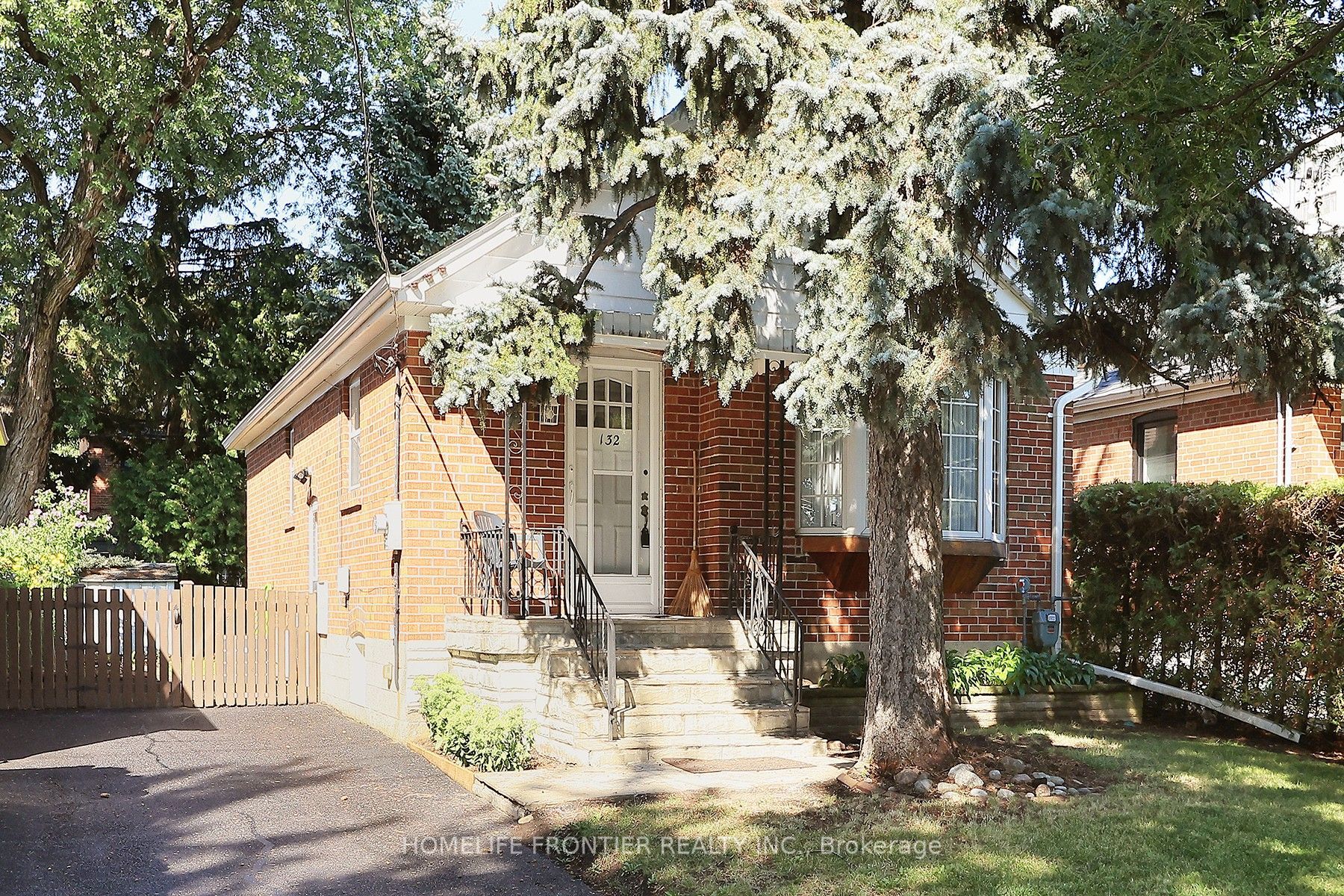 132 Wesley Street, Toronto, ON M8Y 2X1