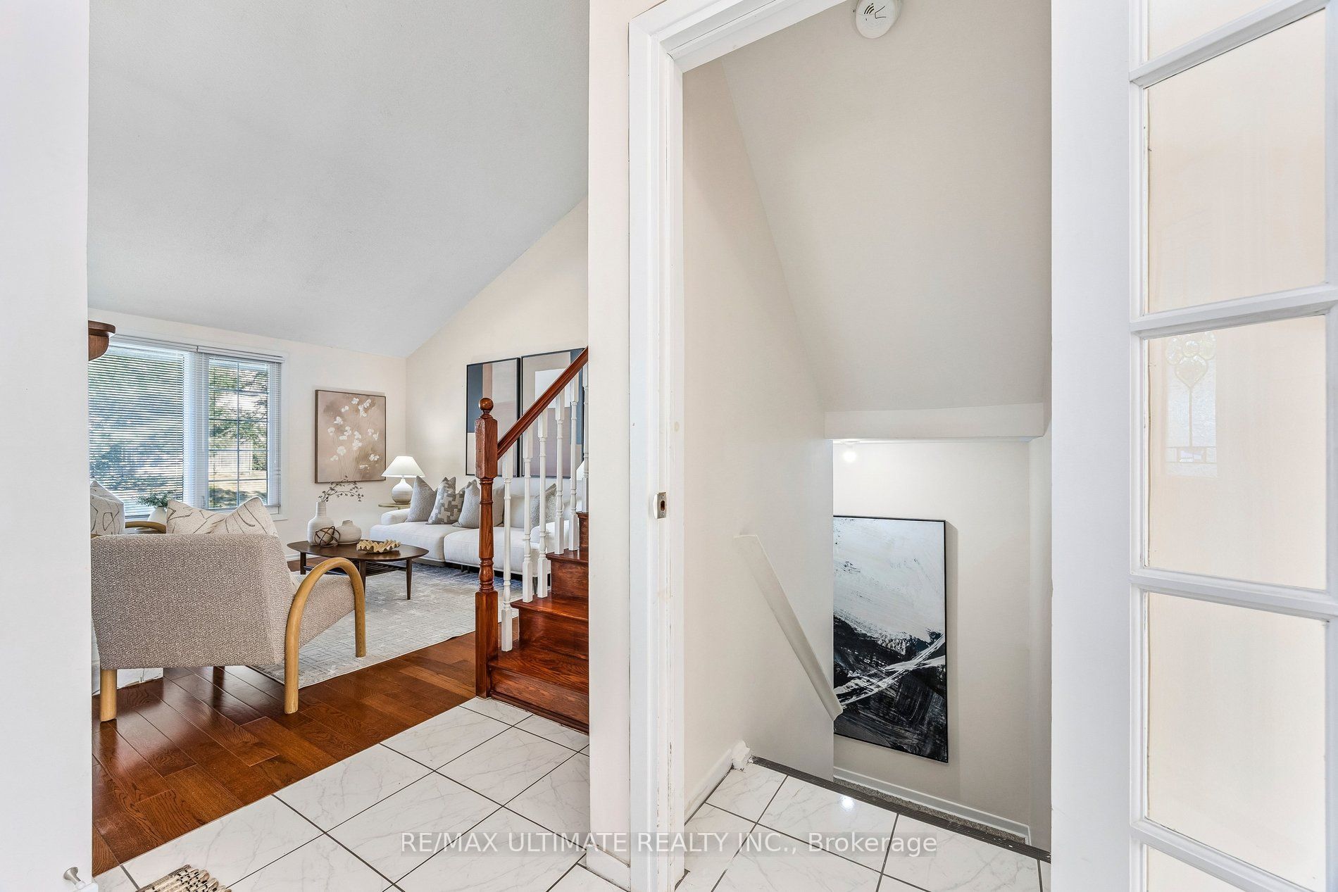7 Pumfrey Crescent, Toronto, ON M9V 4L5 photo 3