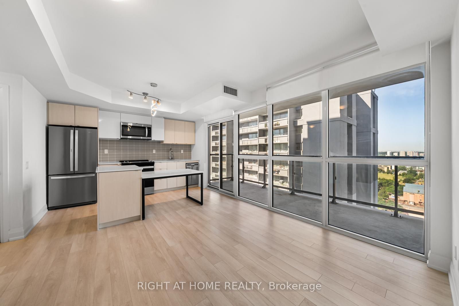 1461 Lawrence Avenue W 1511, Toronto, ON M6L 0A6 photo 3