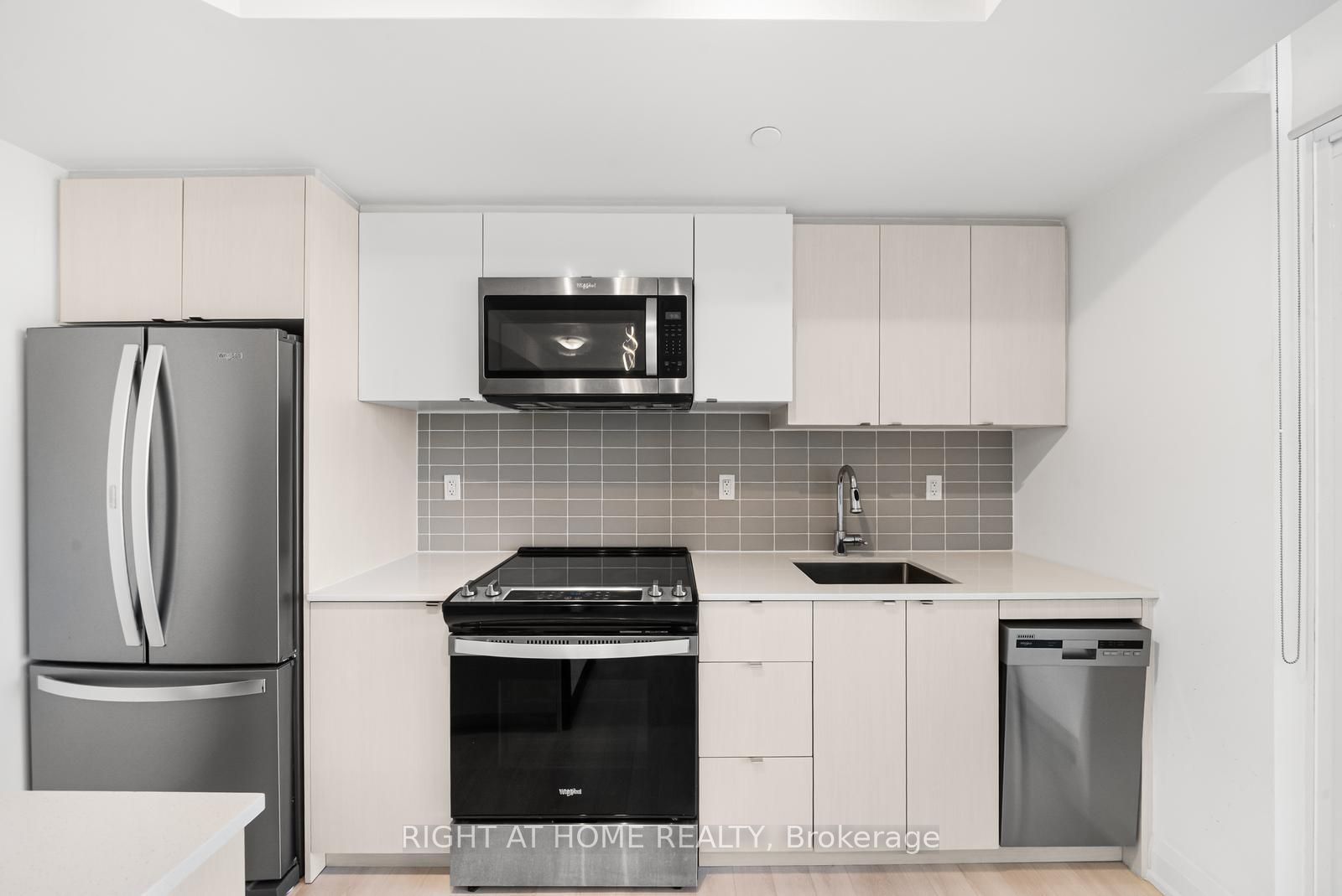 1461 Lawrence Avenue W 1511, Toronto, ON M6L 0A6 photo 5