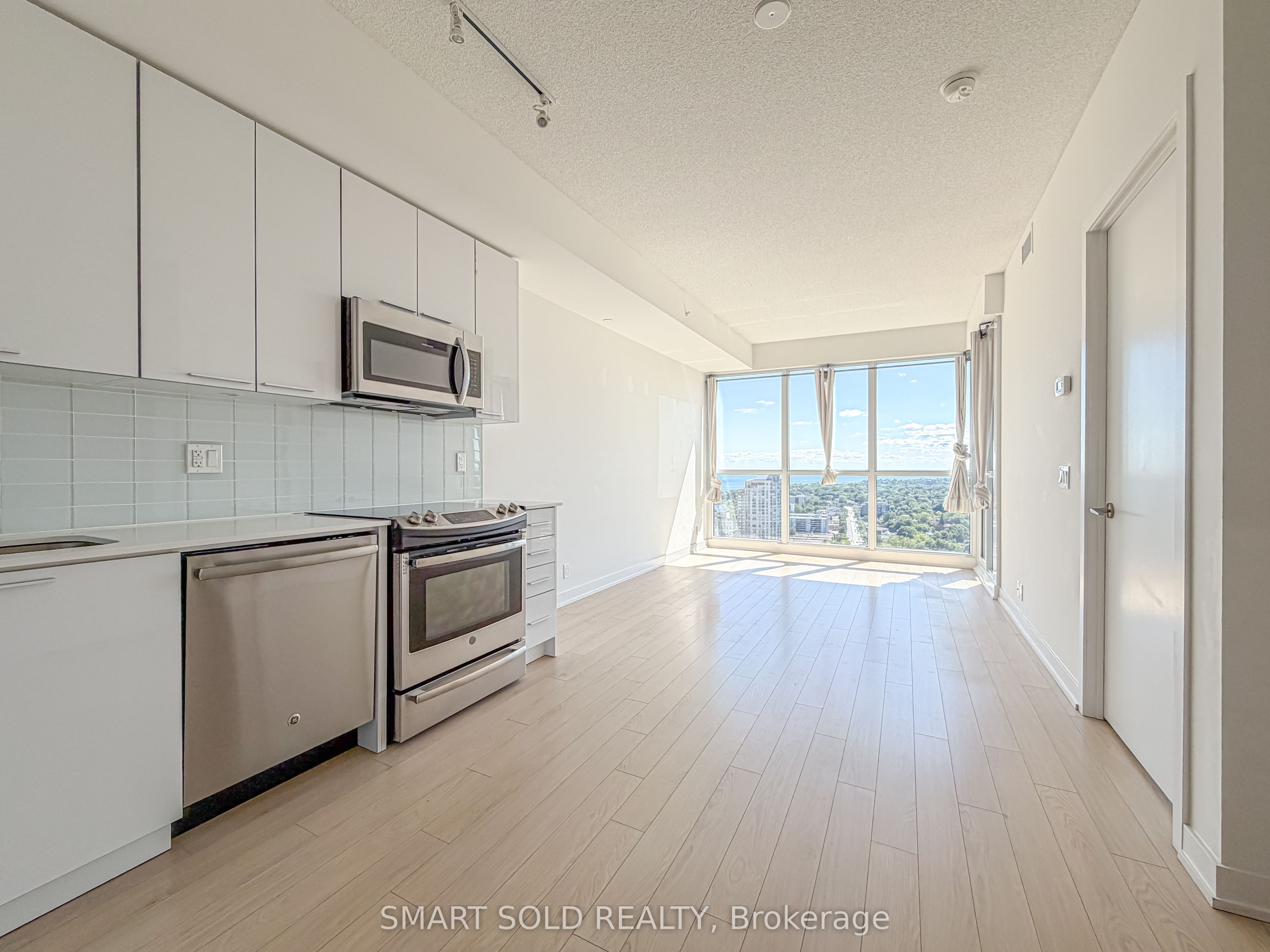 10 Park Lawn Road 3002, Toronto, ON M8Y 0H9 photo 2