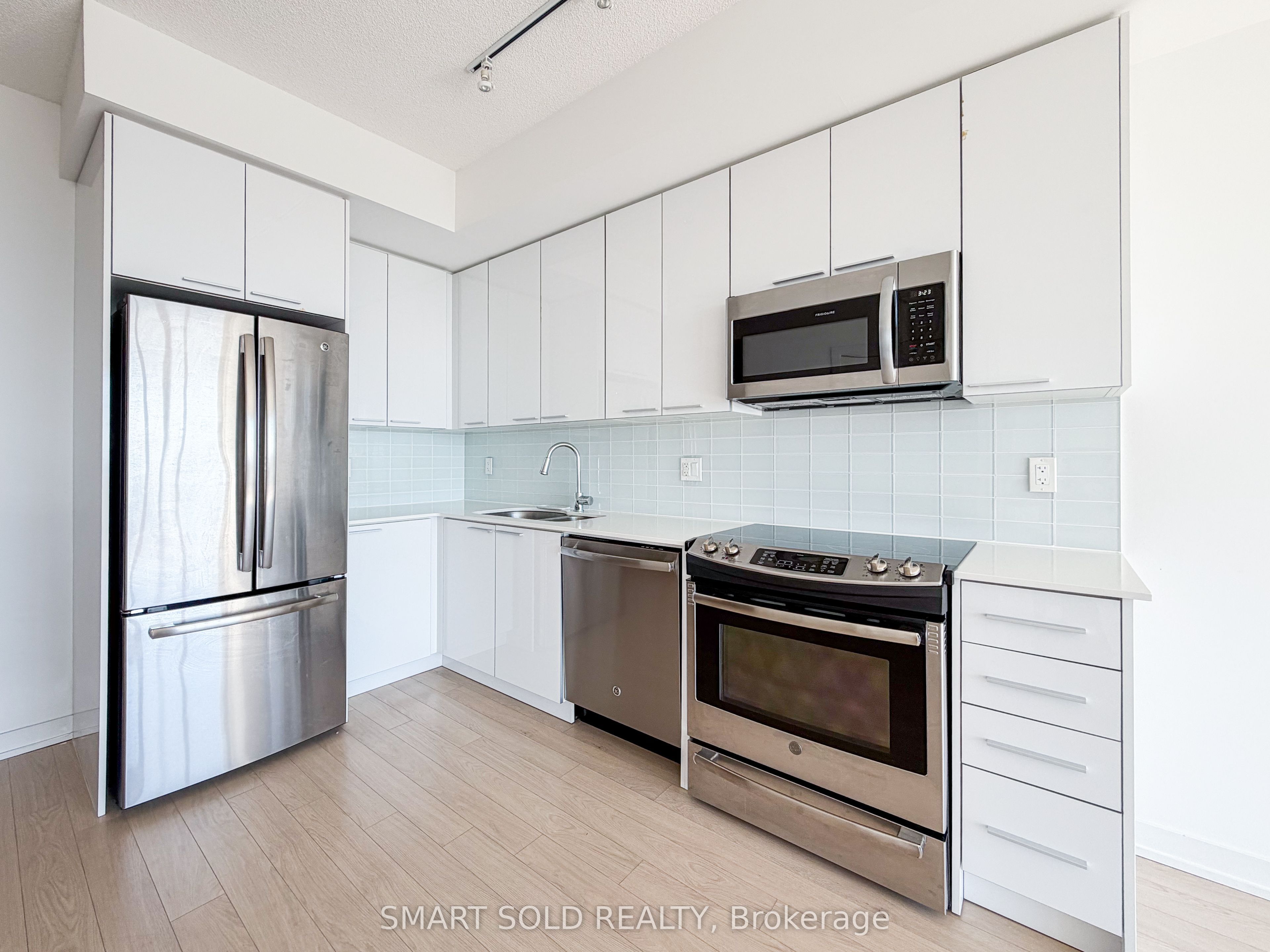 10 Park Lawn Road 3002, Toronto, ON M8Y 0H9 photo 5