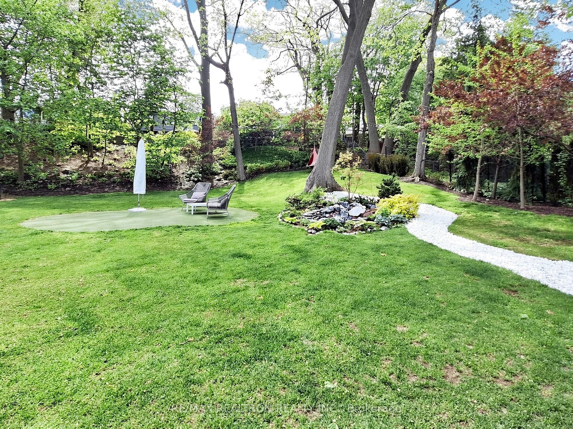8 Breezewood Drive, Toronto, ON M8Y 2C1 photo 4