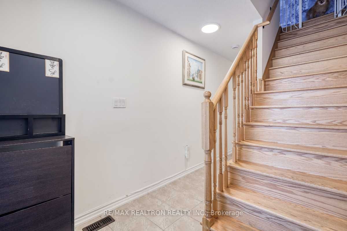 15 Sprucewood Road, Brampton, ON L6Z 0J3 photo 5