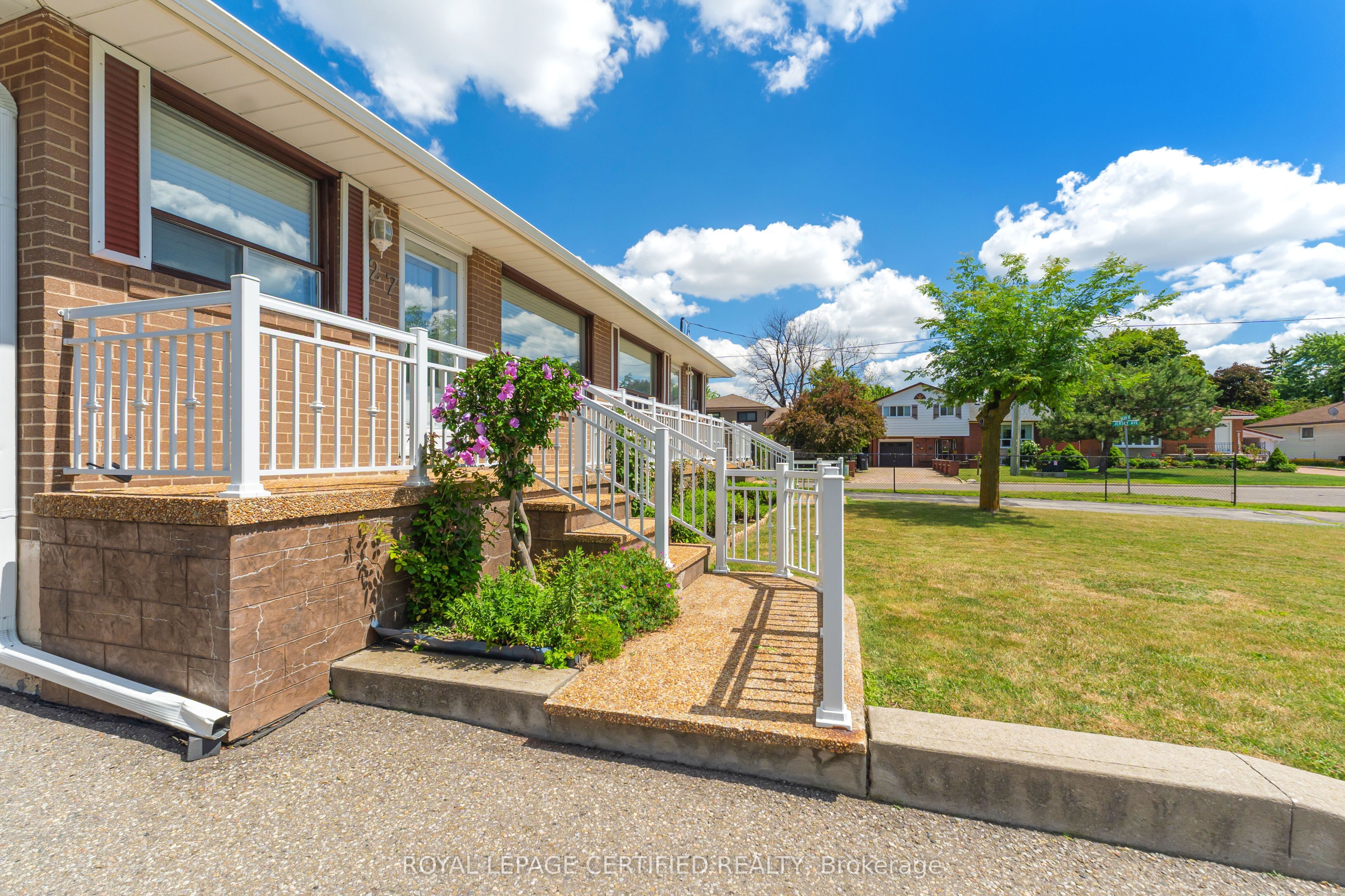 27 Milner Road, Brampton, ON L6W 3A7 photo 4