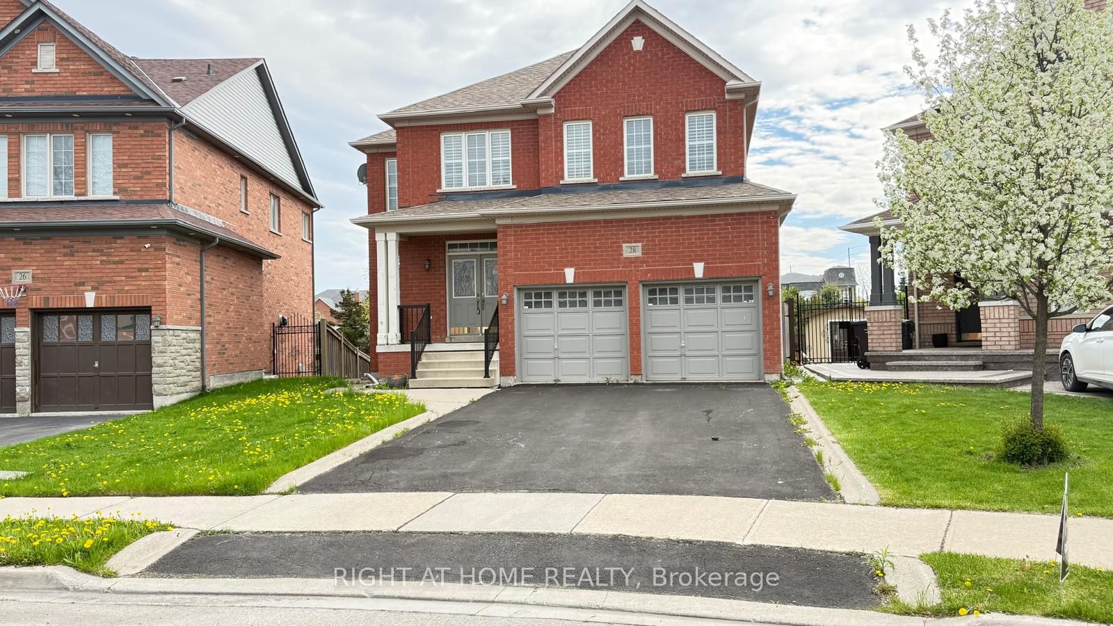 28 Laurentide Crescent, Brampton, ON L6P 1Y4