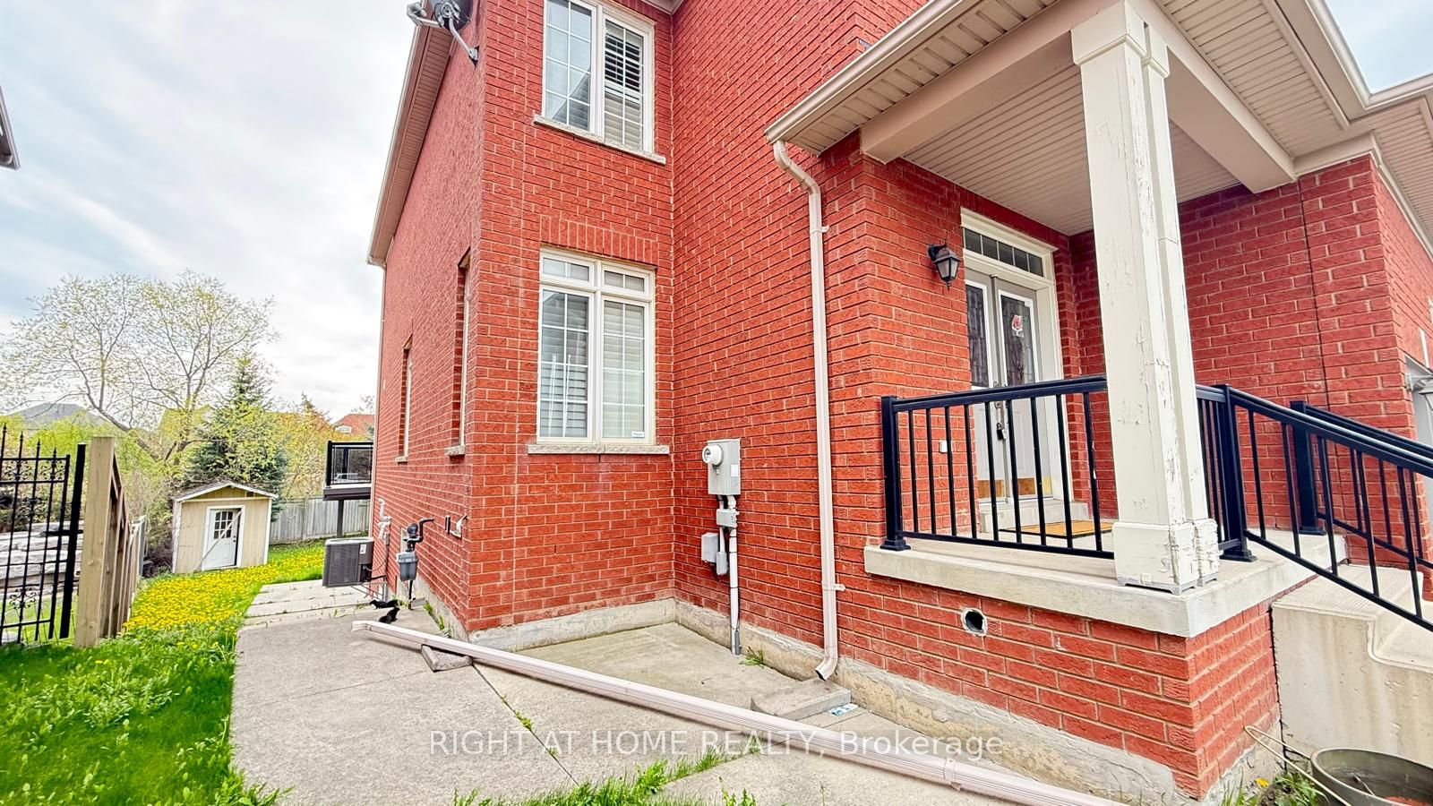 28 Laurentide Crescent, Brampton, ON L6P 1Y4 photo 2