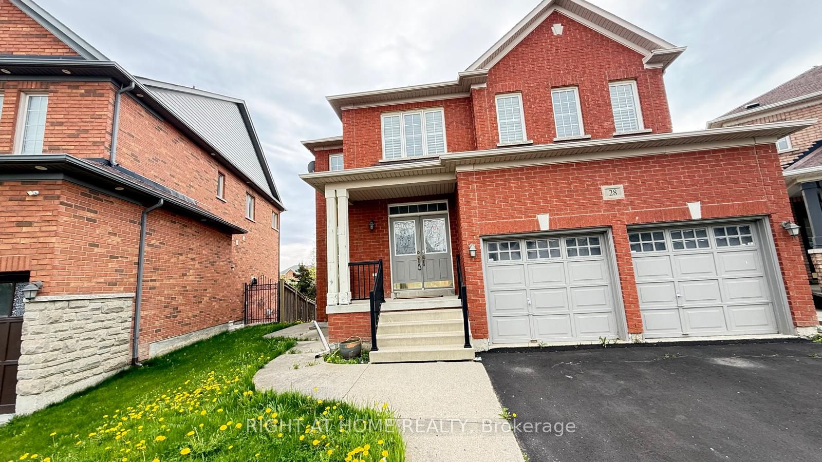 28 Laurentide Crescent, Brampton, ON L6P 1Y4 photo 3