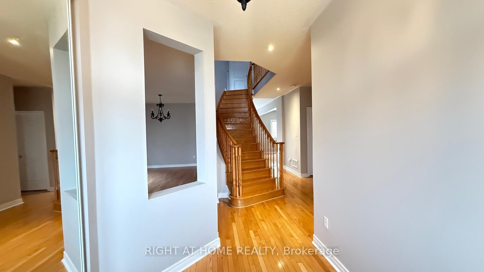28 Laurentide Crescent, Brampton, ON L6P 1Y4 photo 4