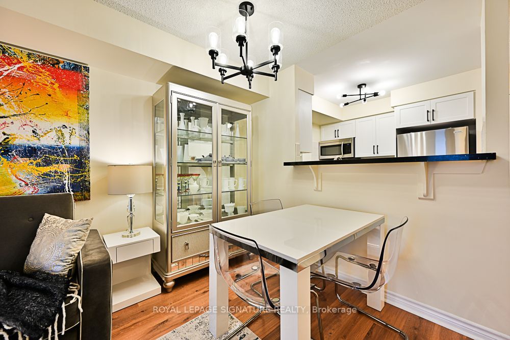 700 Humberwood Boulevard 2422, Toronto, ON M9W 7J4 photo 4