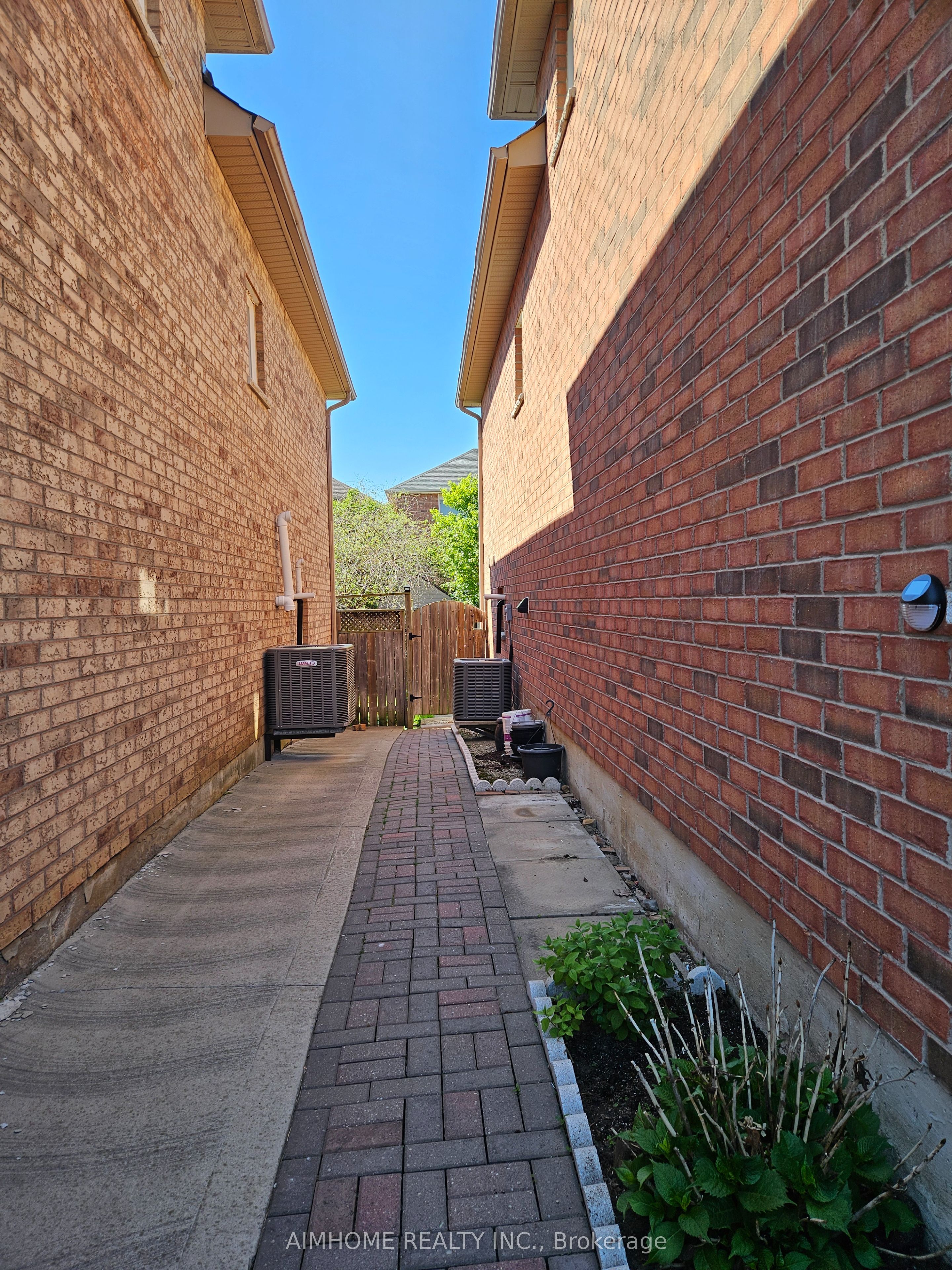 3227 Scotch Pine Gate, Mississauga, ON L5N 8E6 photo 2