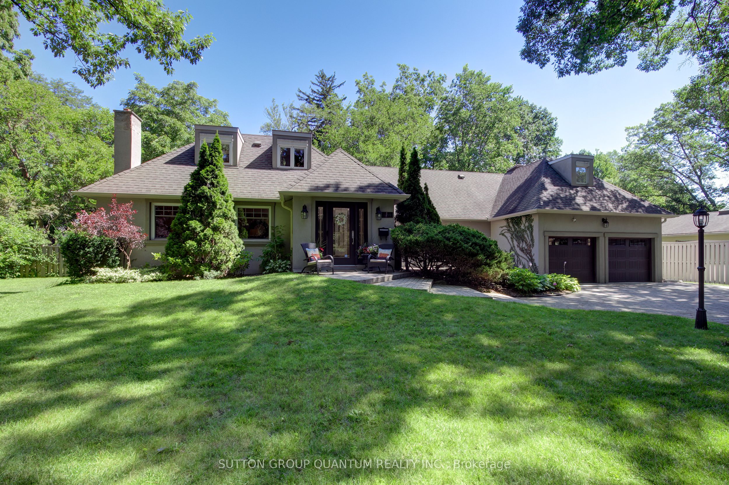 1391 Queen Victoria Avenue, Mississauga, ON L5H 3H2