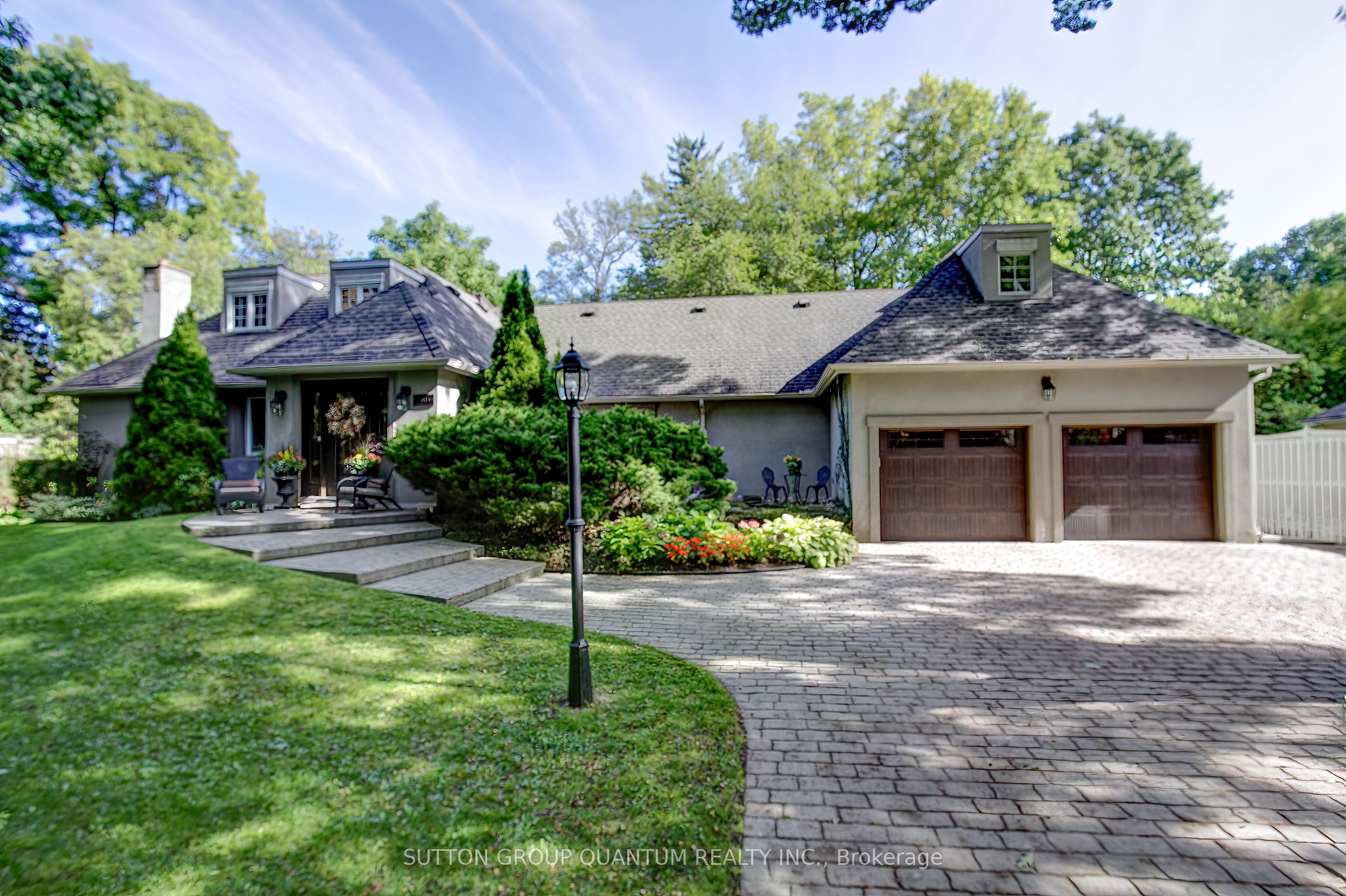 1391 Queen Victoria Avenue, Mississauga, ON L5H 3H2 photo 3