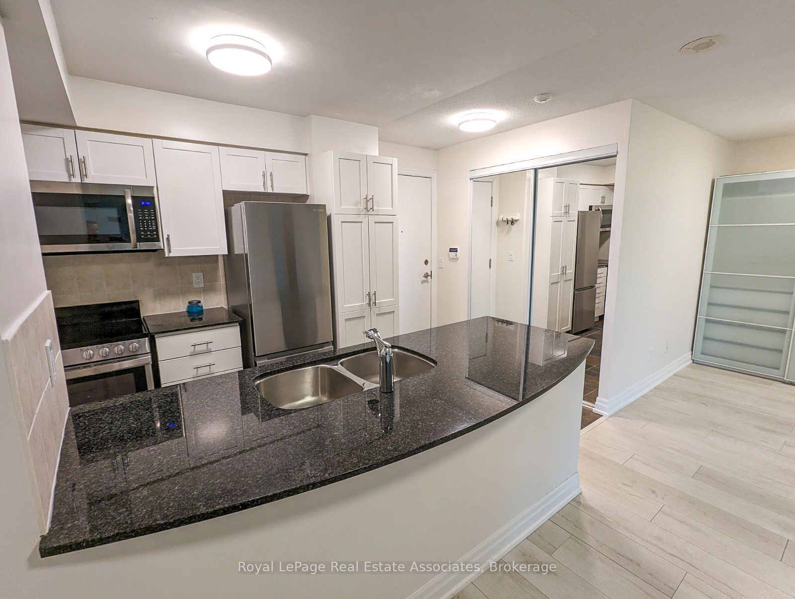 2121 Lake Shore Boulevard W 509, Toronto, ON M8V 4E9 photo 3