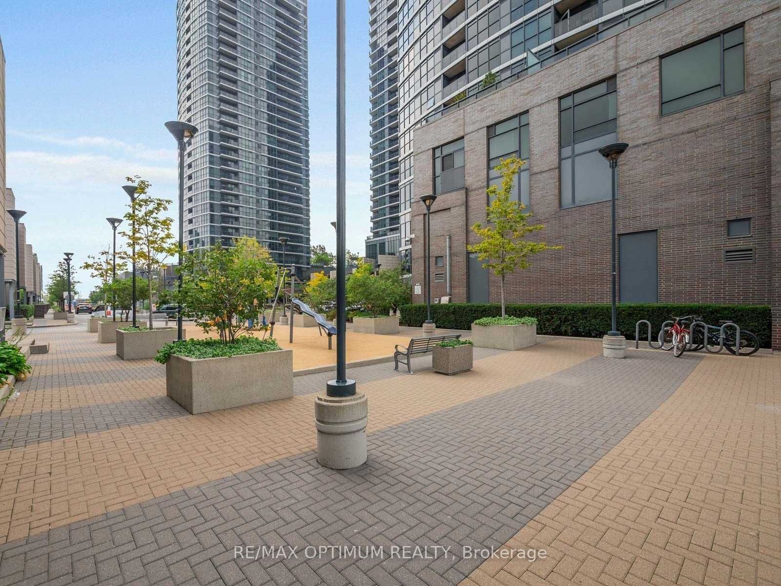 1 Valhalla Inn Road 1809, Toronto, ON M9B 1S9 photo 2