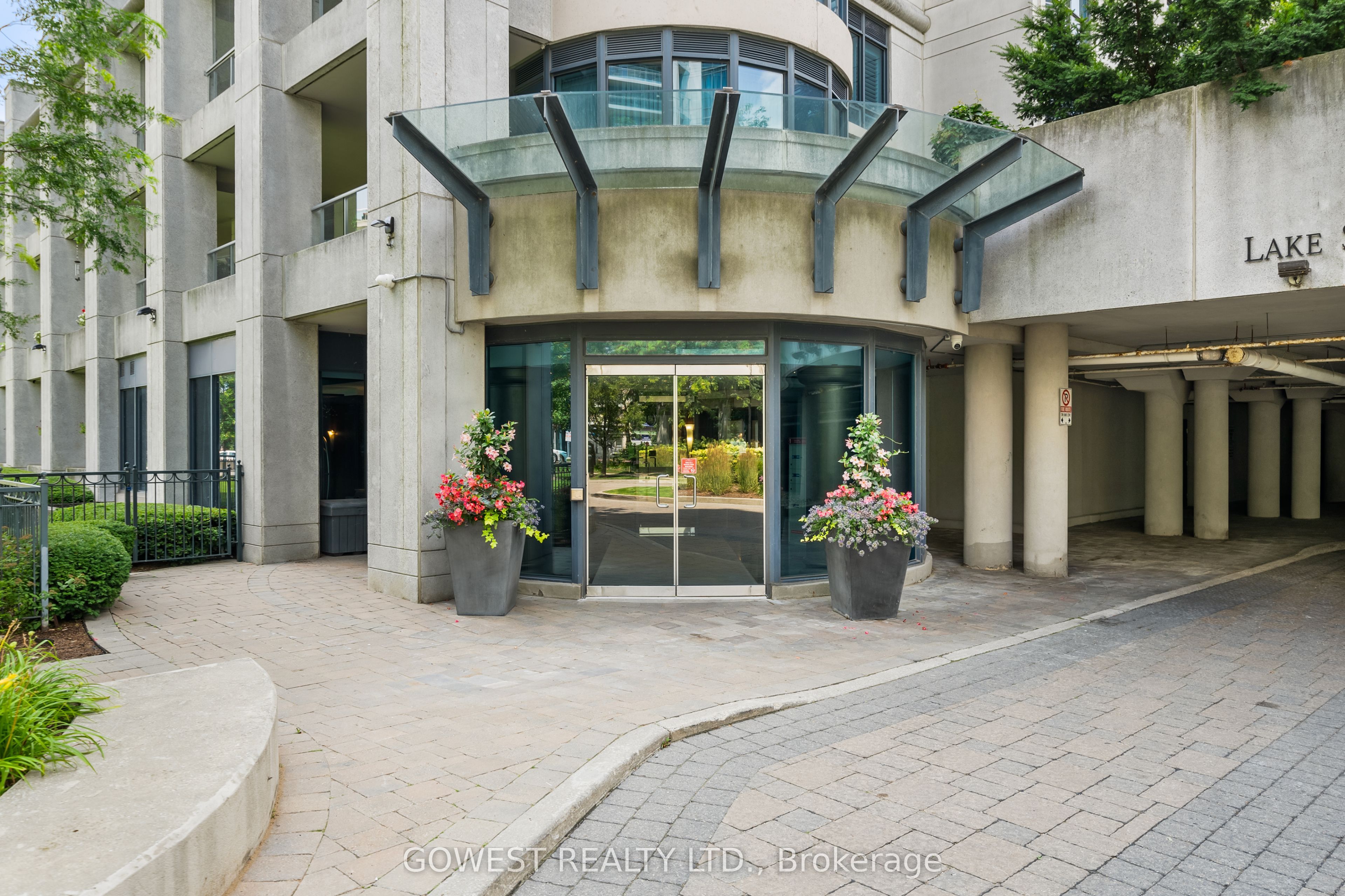 2095 Lake Shore Boulevard W 318, Toronto, ON M8V 4G4 photo 2