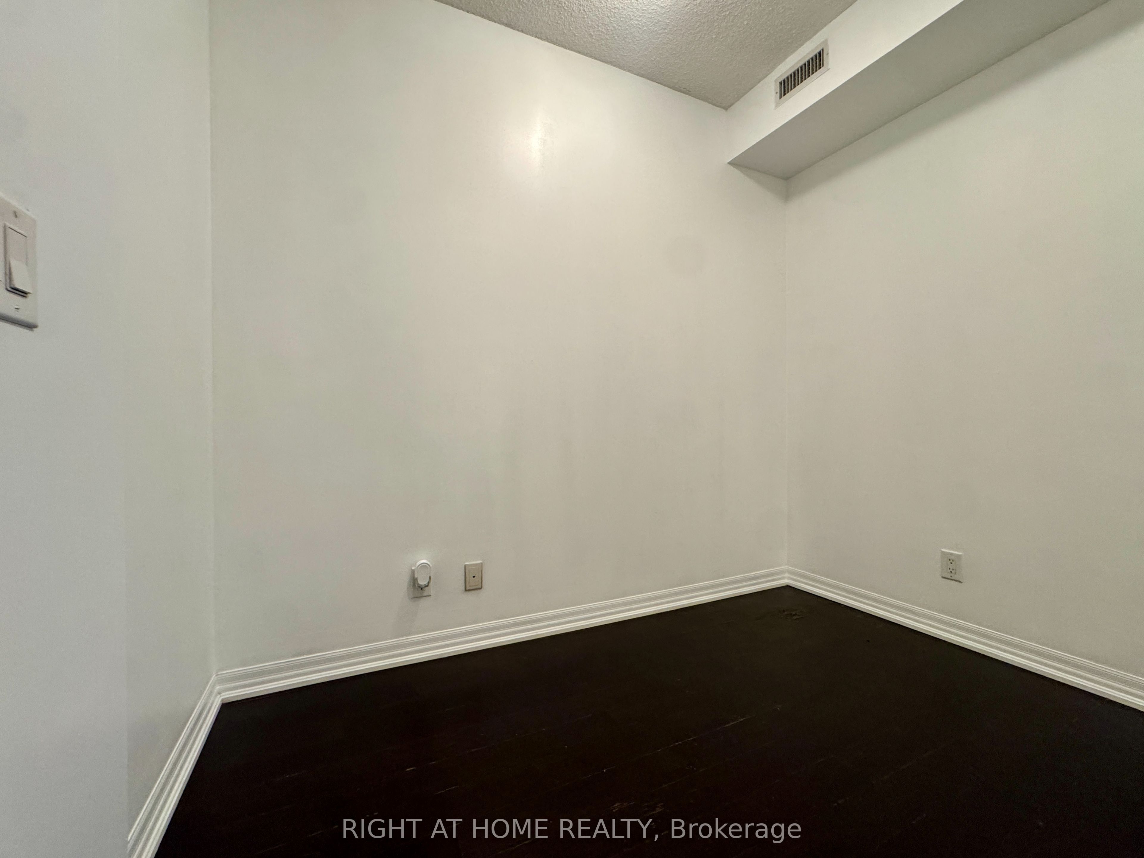 223 Webb Drive 1710, Mississauga, ON L5B 0E8 photo 3